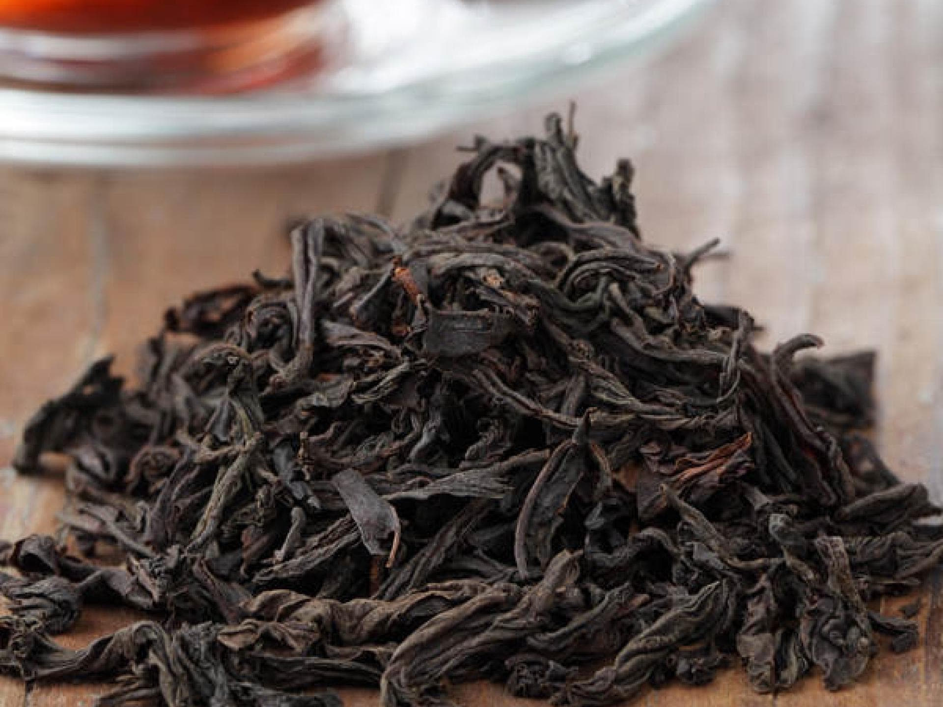 Schwarzer Tee für Brünette