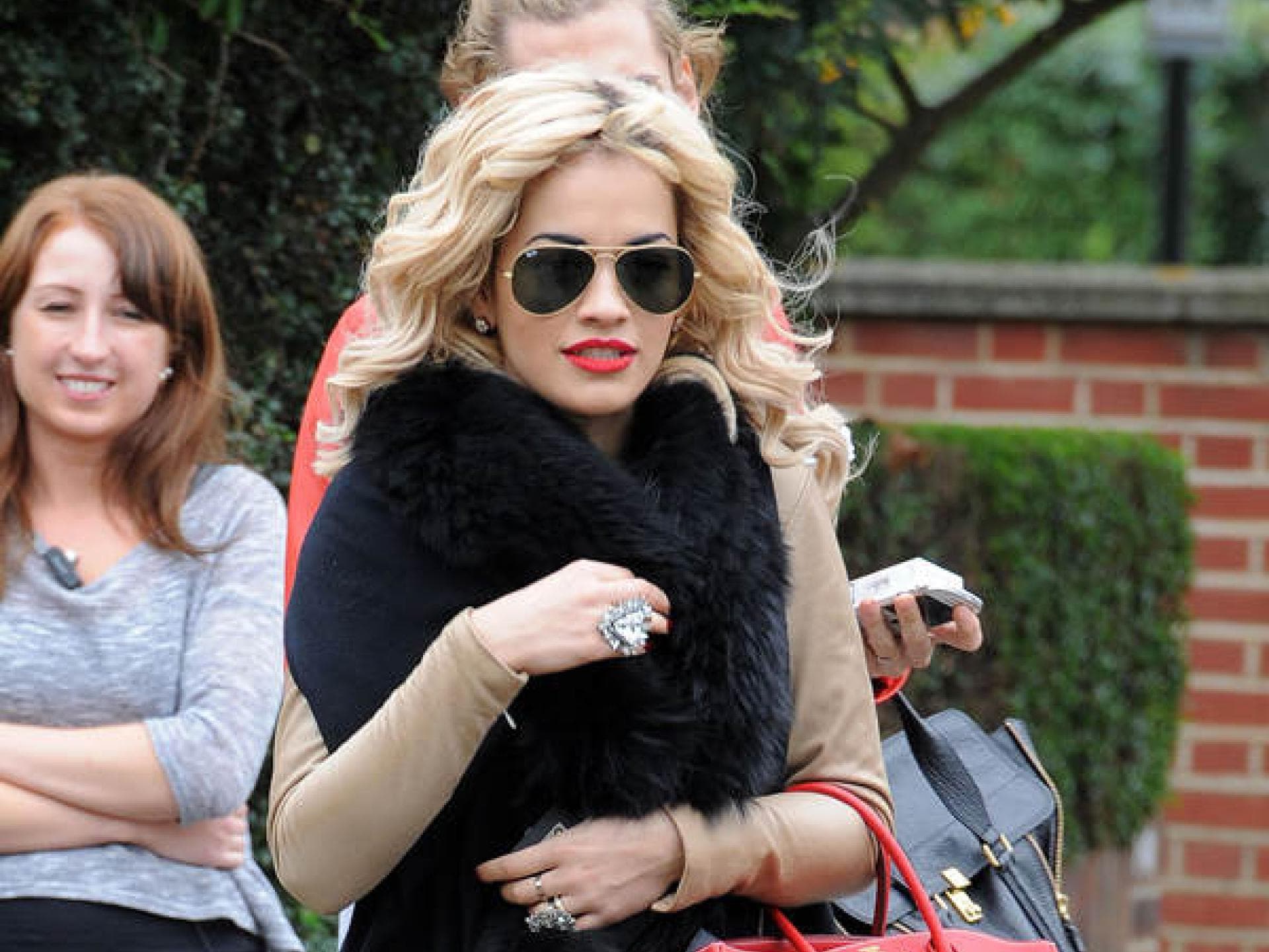 Rita Ora mit "Birkin Bag" Rita Ora mit "Birkin Bag"
