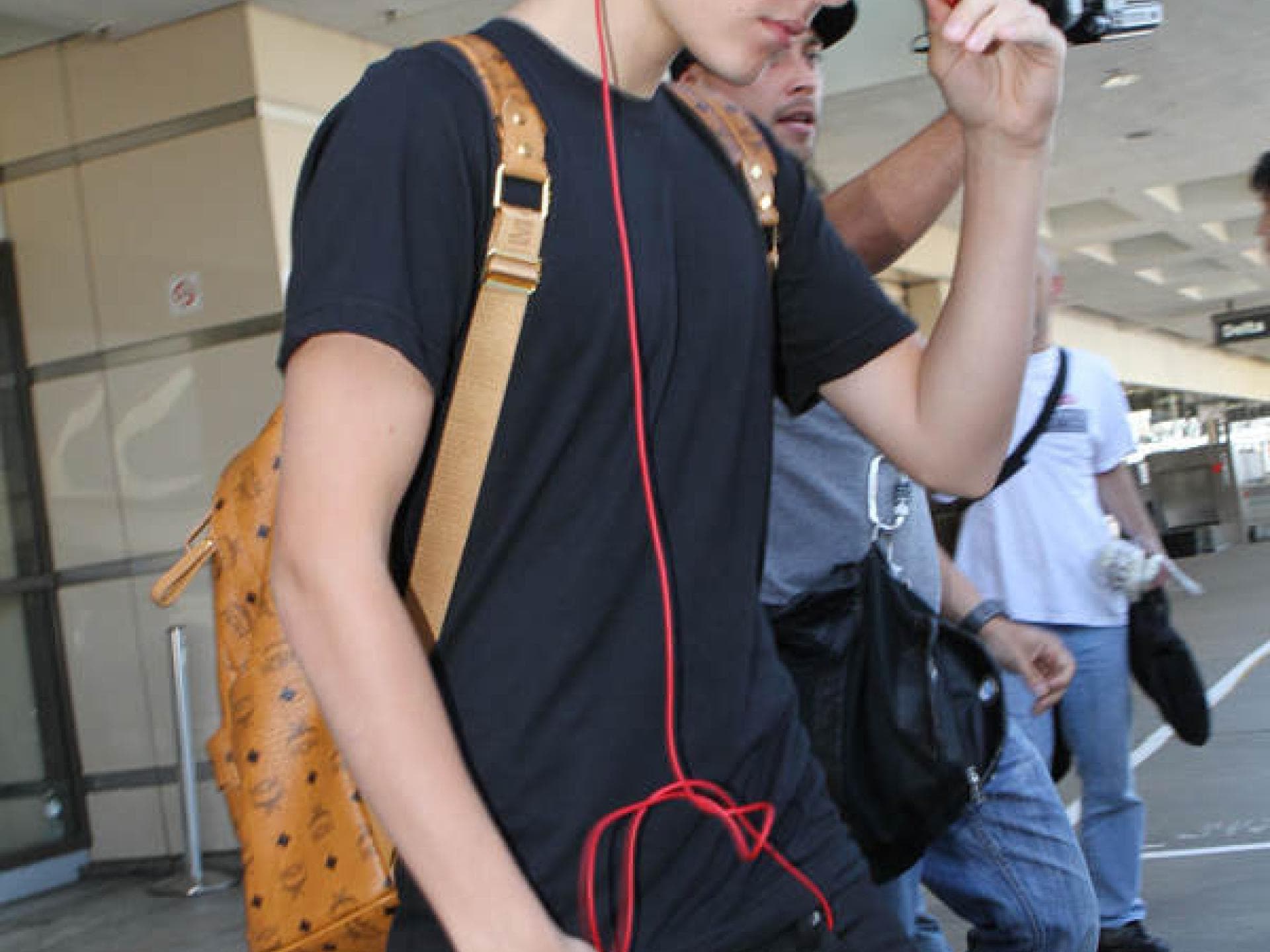 Justin Bieber mit Rucksack von MCM