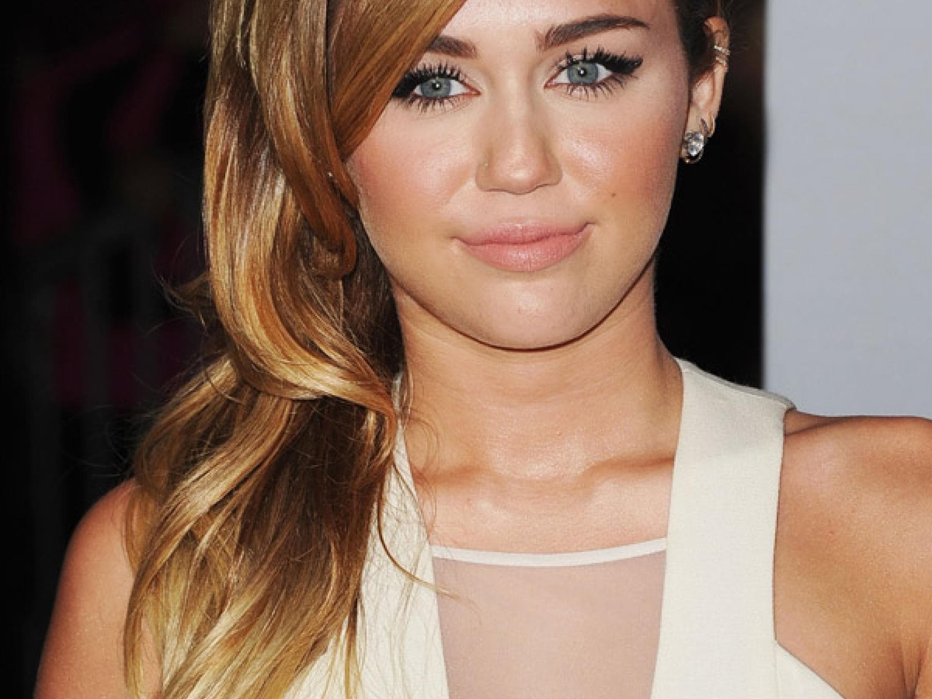 Miley Cyrus mit langen Haaren
