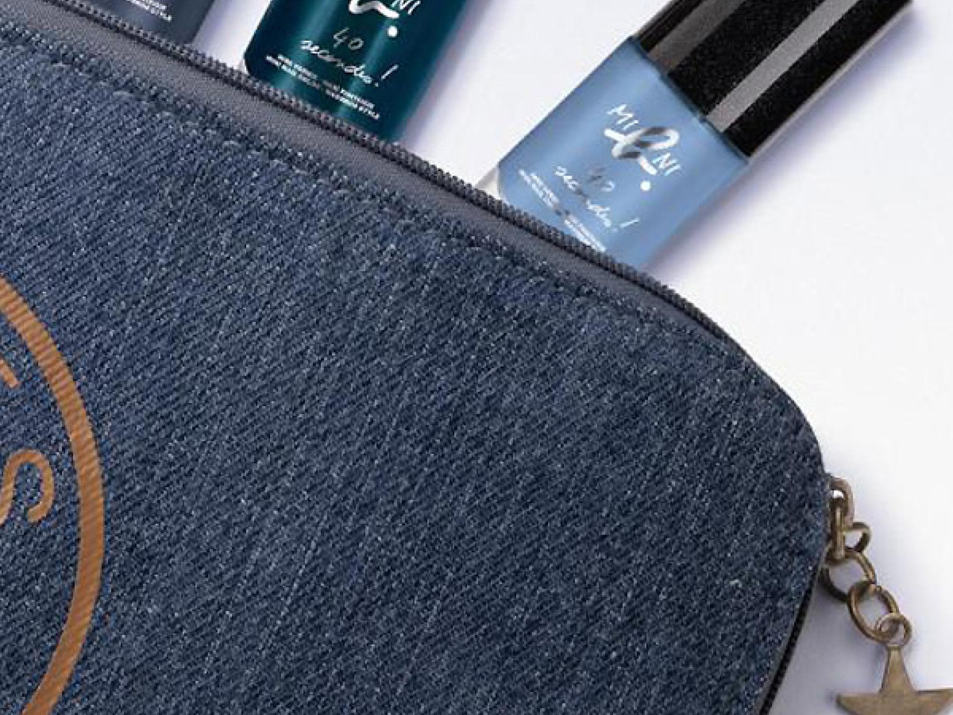Nagellack im Jeans-Look