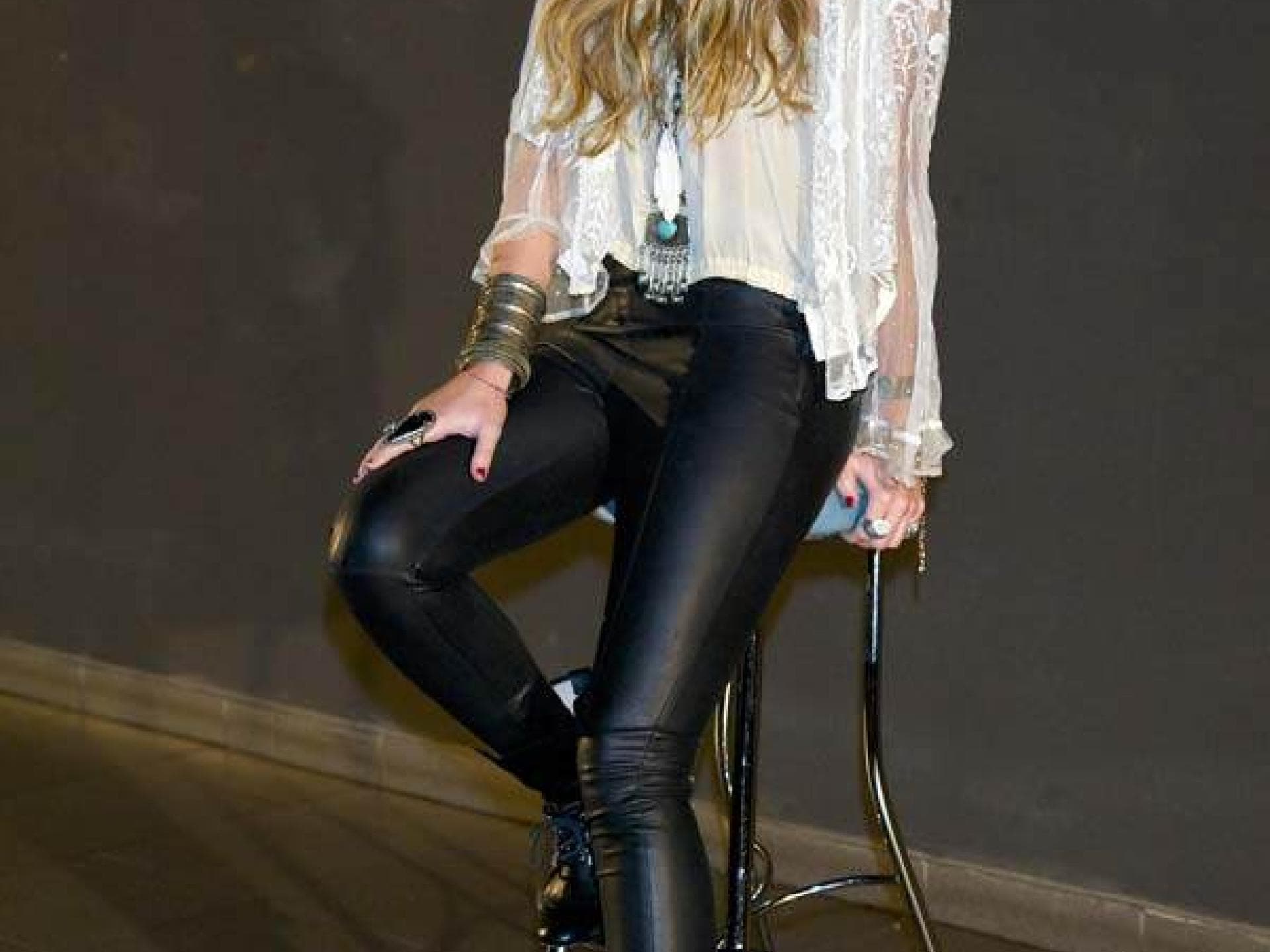 Miley Cyrus Outfit November 2010 Miley Cyrus Outfit November 2010