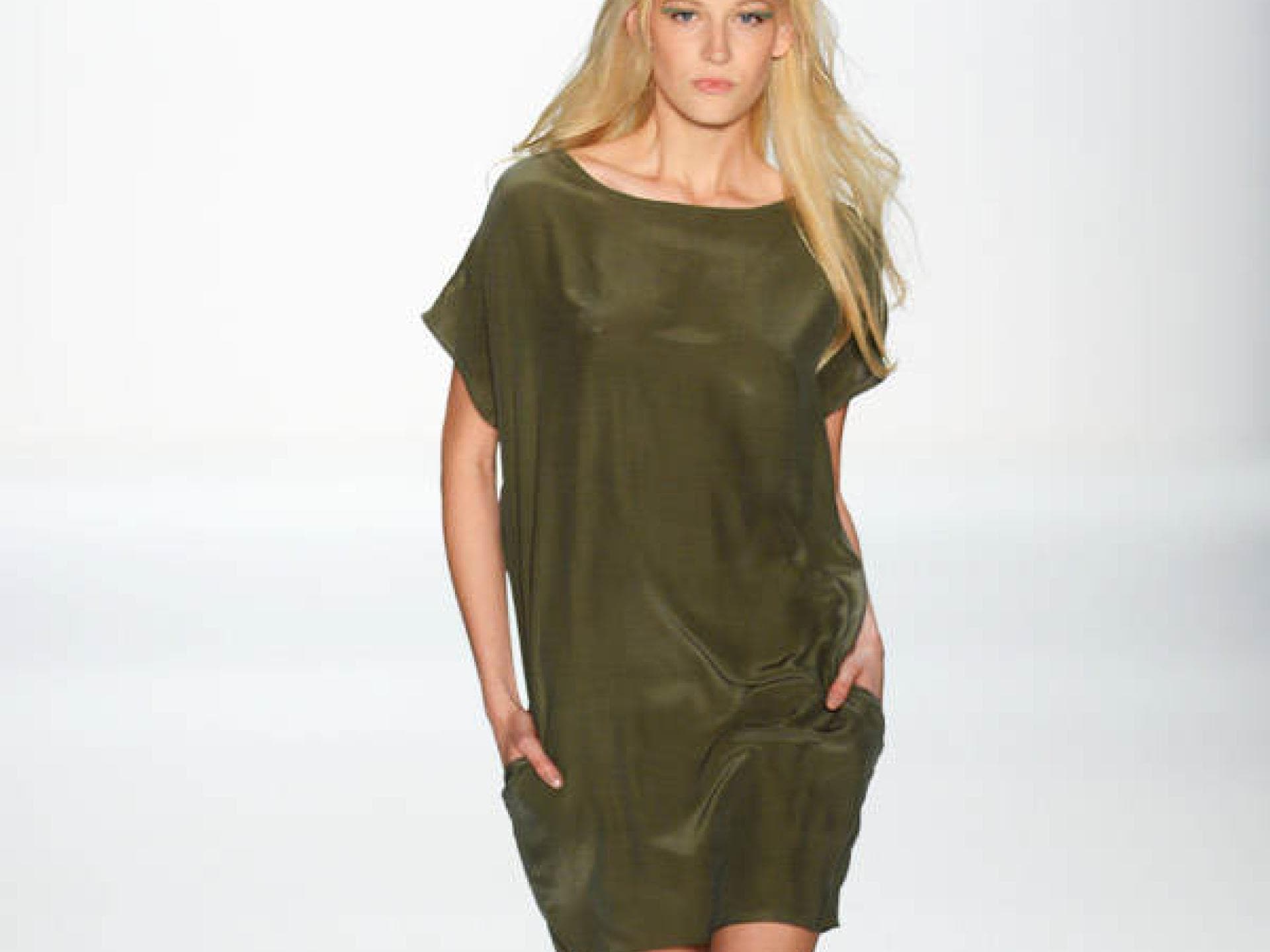 Mandy Bork in Grün für Holy Ghost