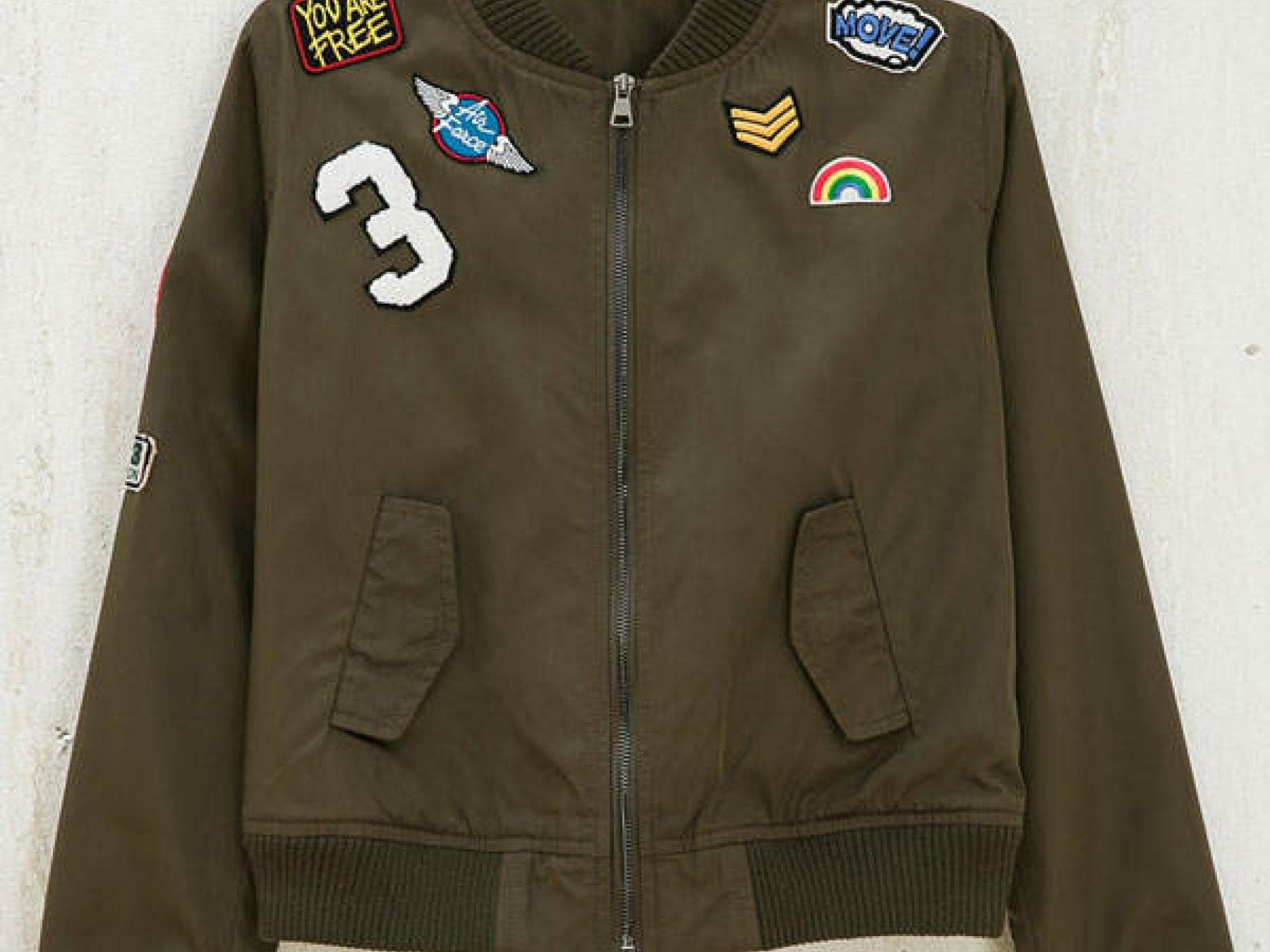 Bomberjacke mit Patches von Bershka Bomberjacke mit Patches von Bershka