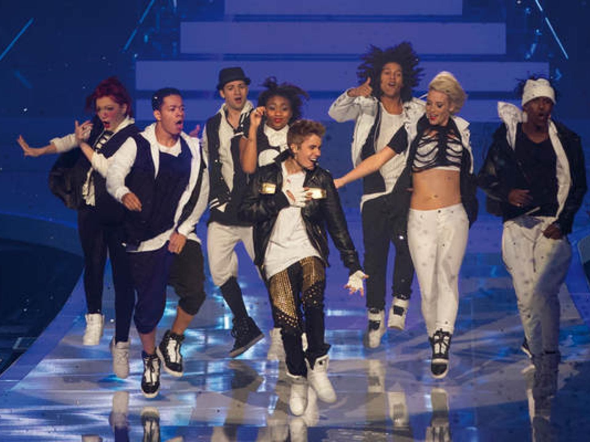 Justin Bieber singt "Boyfriend"