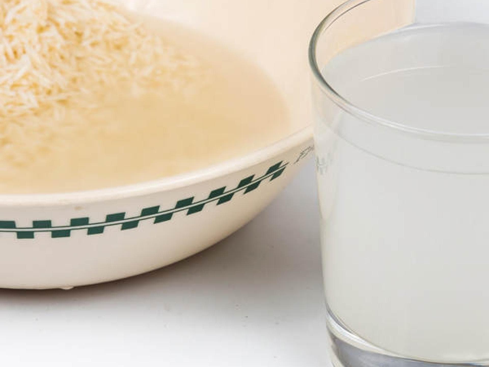 Natürliche Haarspülung: Reiswasser