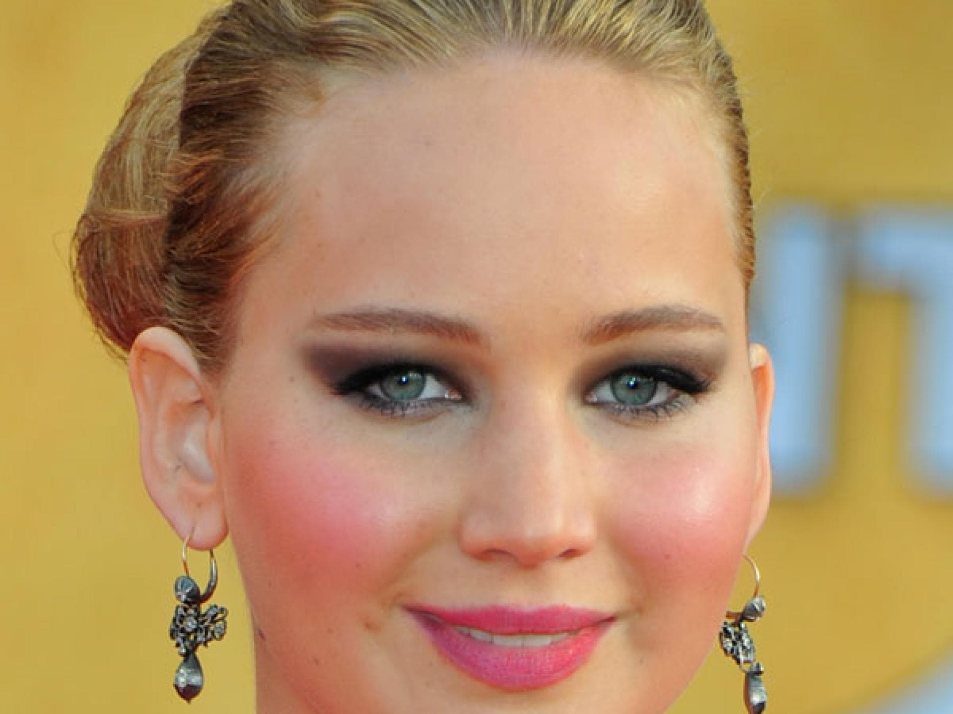 Jennifer Lawrence mit dramatischem Make-up