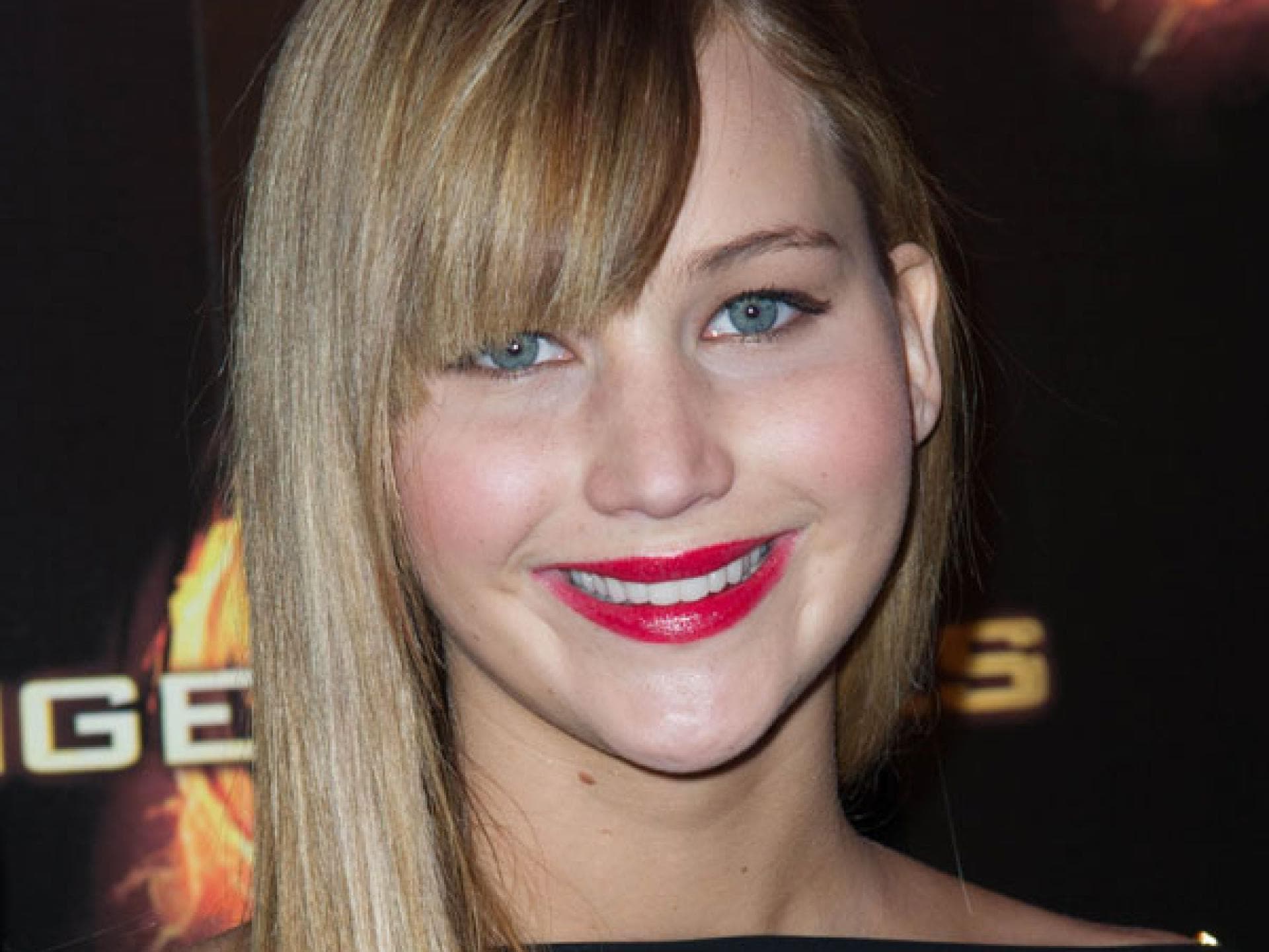 Jennifer Lawrence mit knallroten Lippen