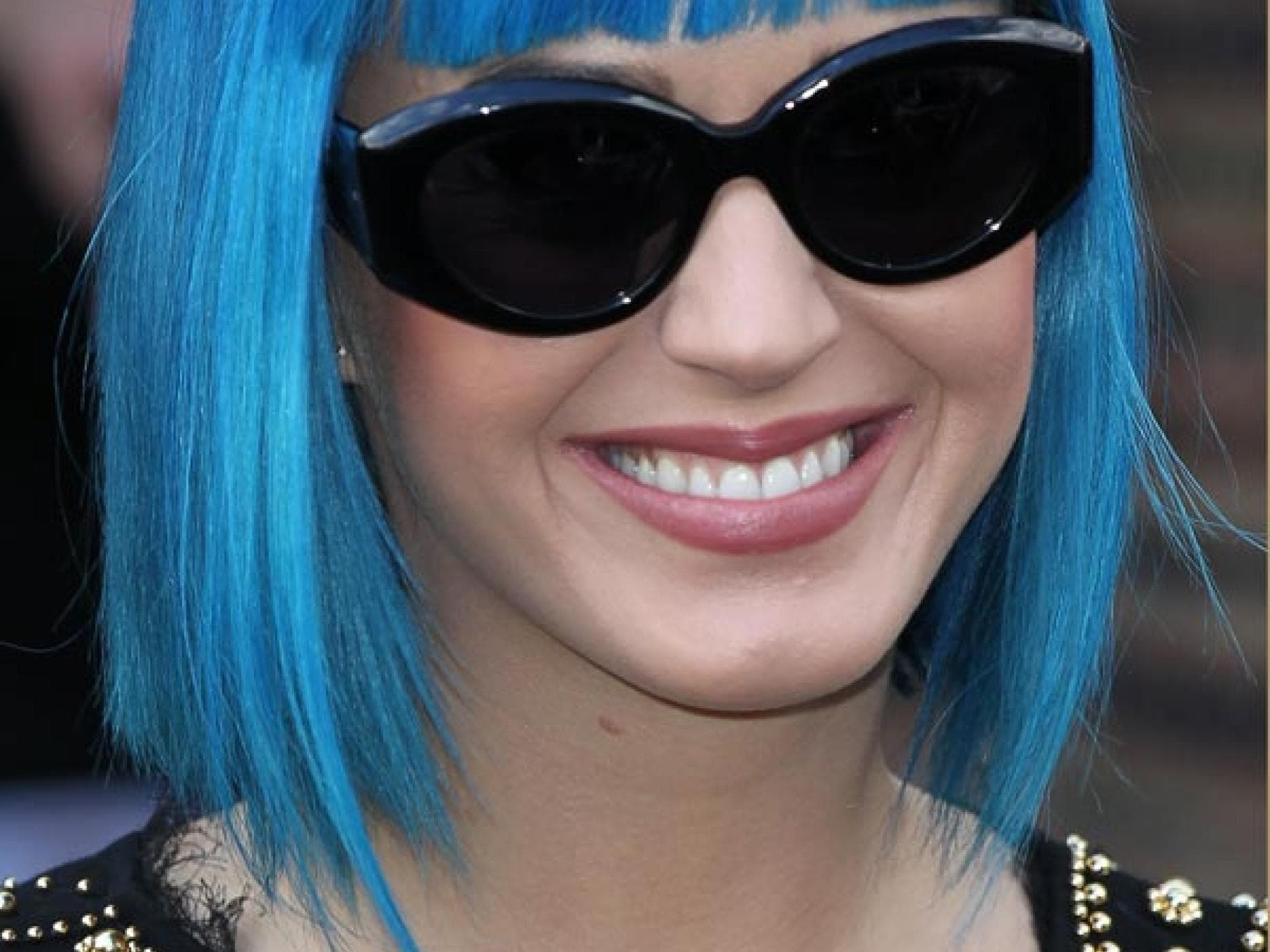 Katy Perry mit blauem Bob und Pony