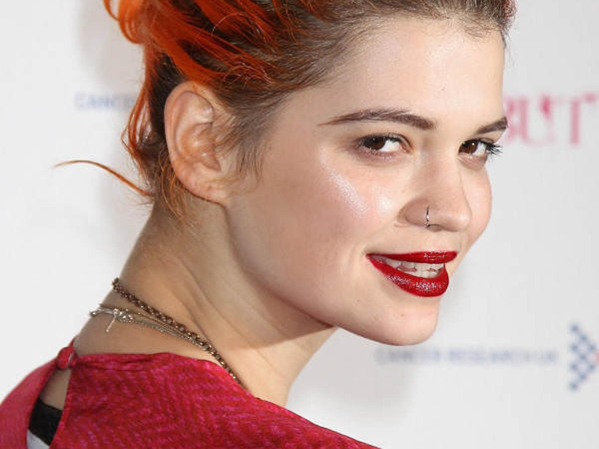 Pixie Geldof mit roten Haaren
