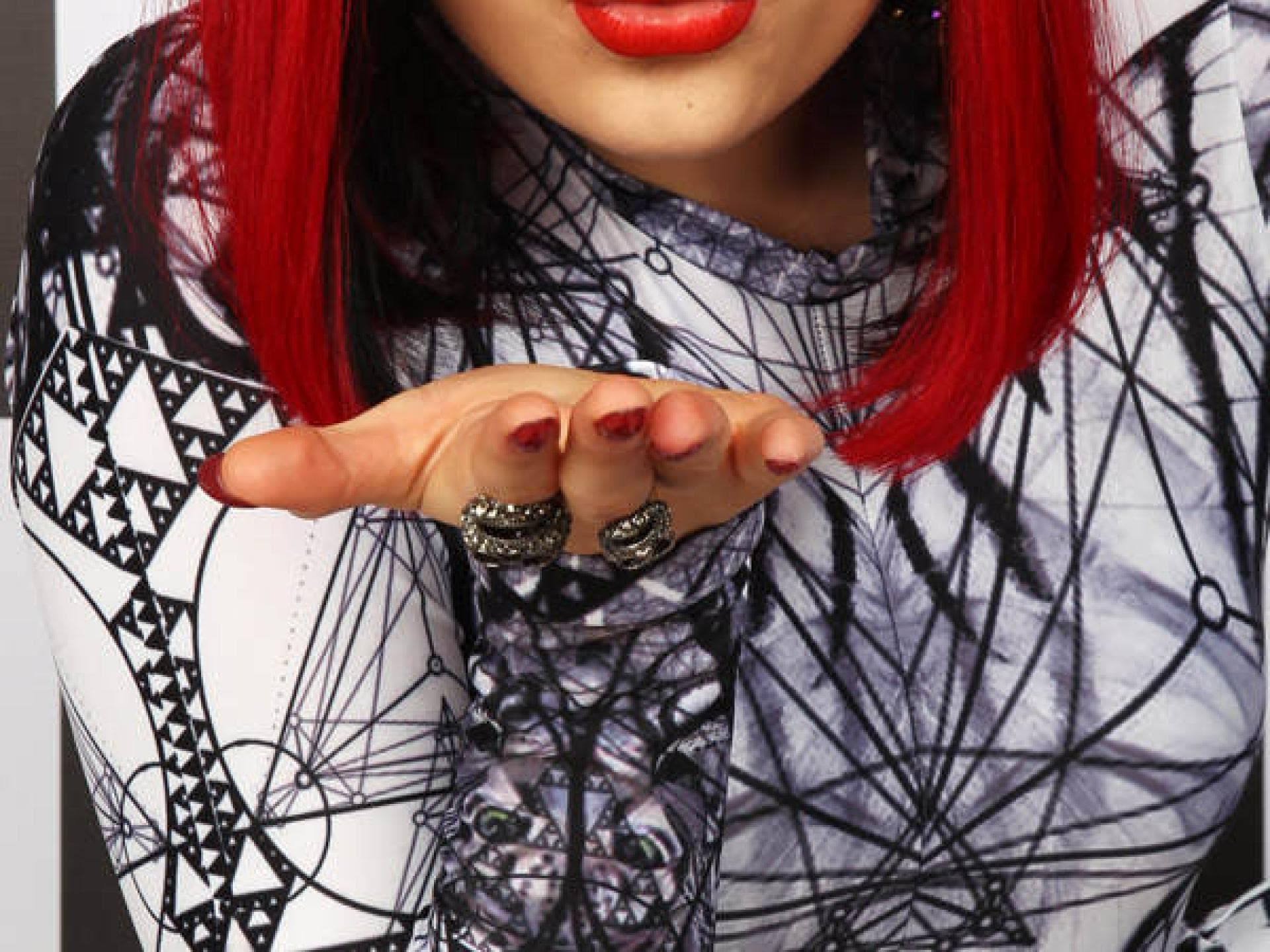 Jessie J mit roten Haaren