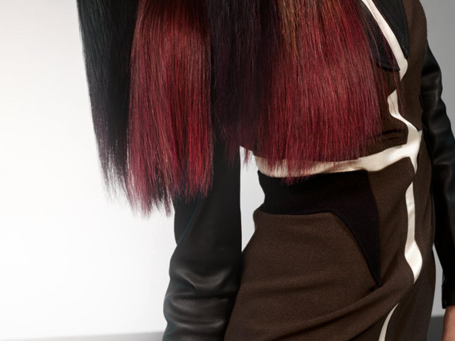 Frisur mit farbigen Extensions