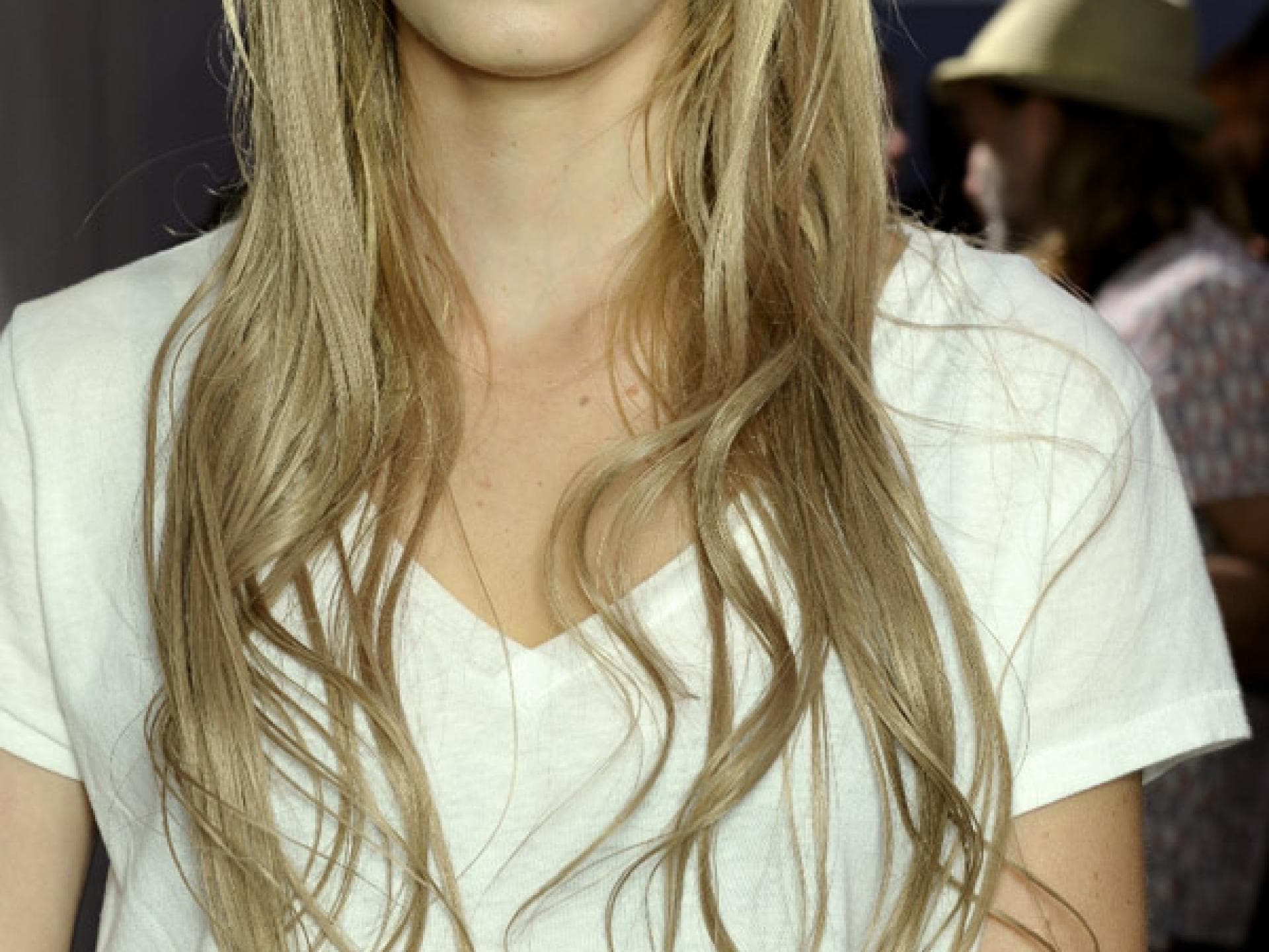 Lange Haare im Hippie-Style