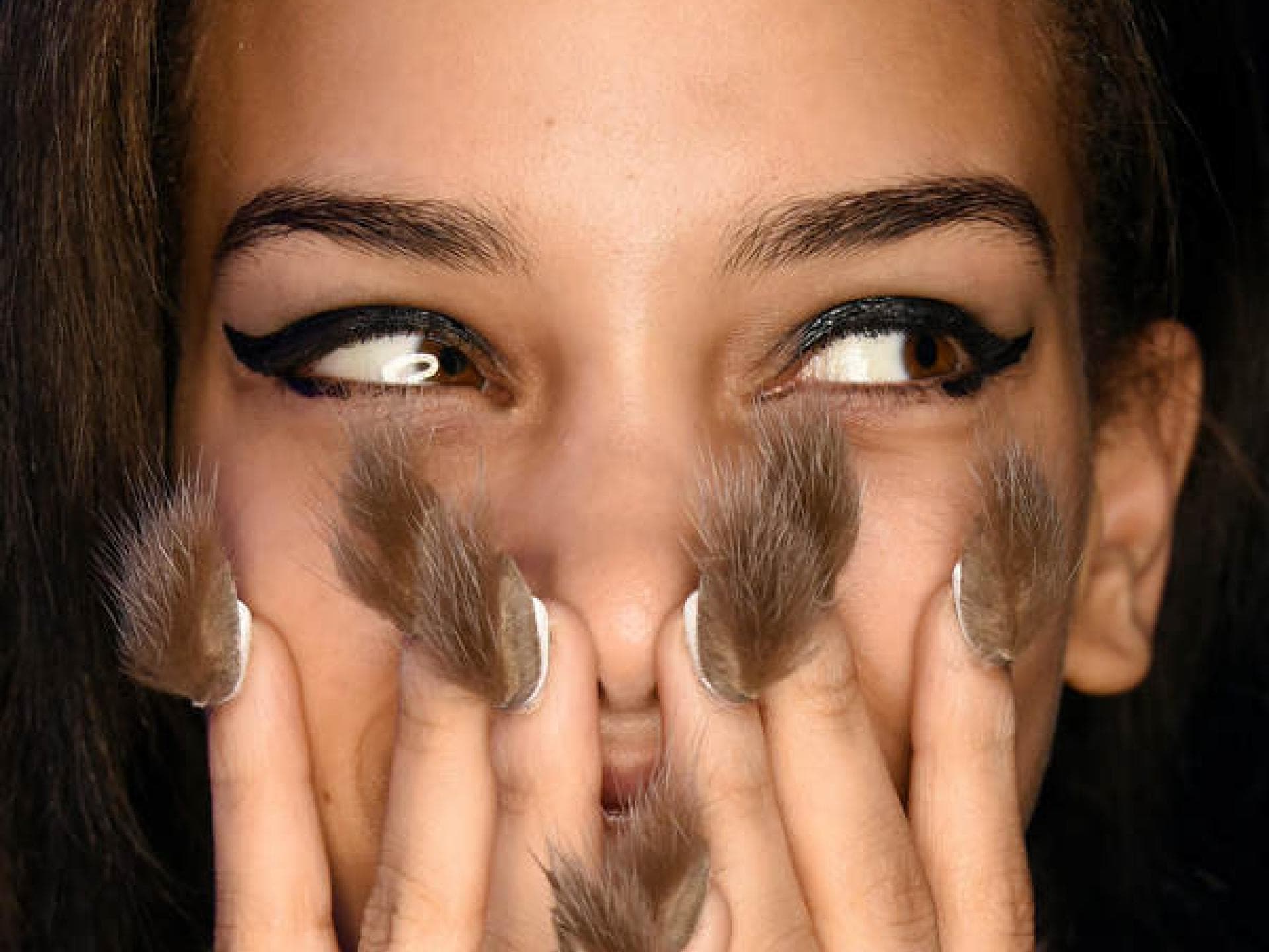 Furry Nails: Werden Pelz-Nägel jetzt in? Furry Nails: Werden Pelz-Nägel jetzt in?