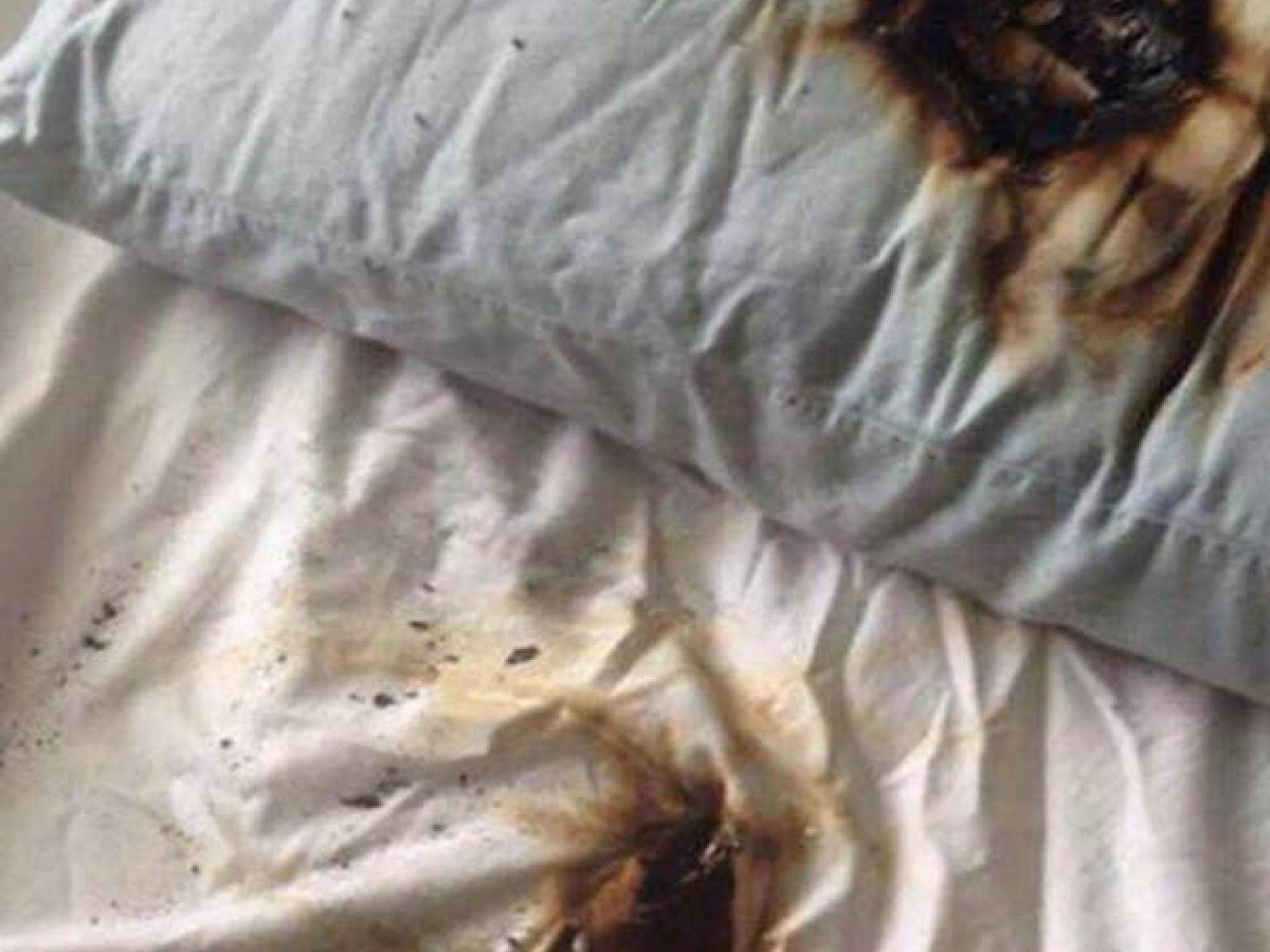 Darum solltest du dein Smartphone nie im Bett aufladen!