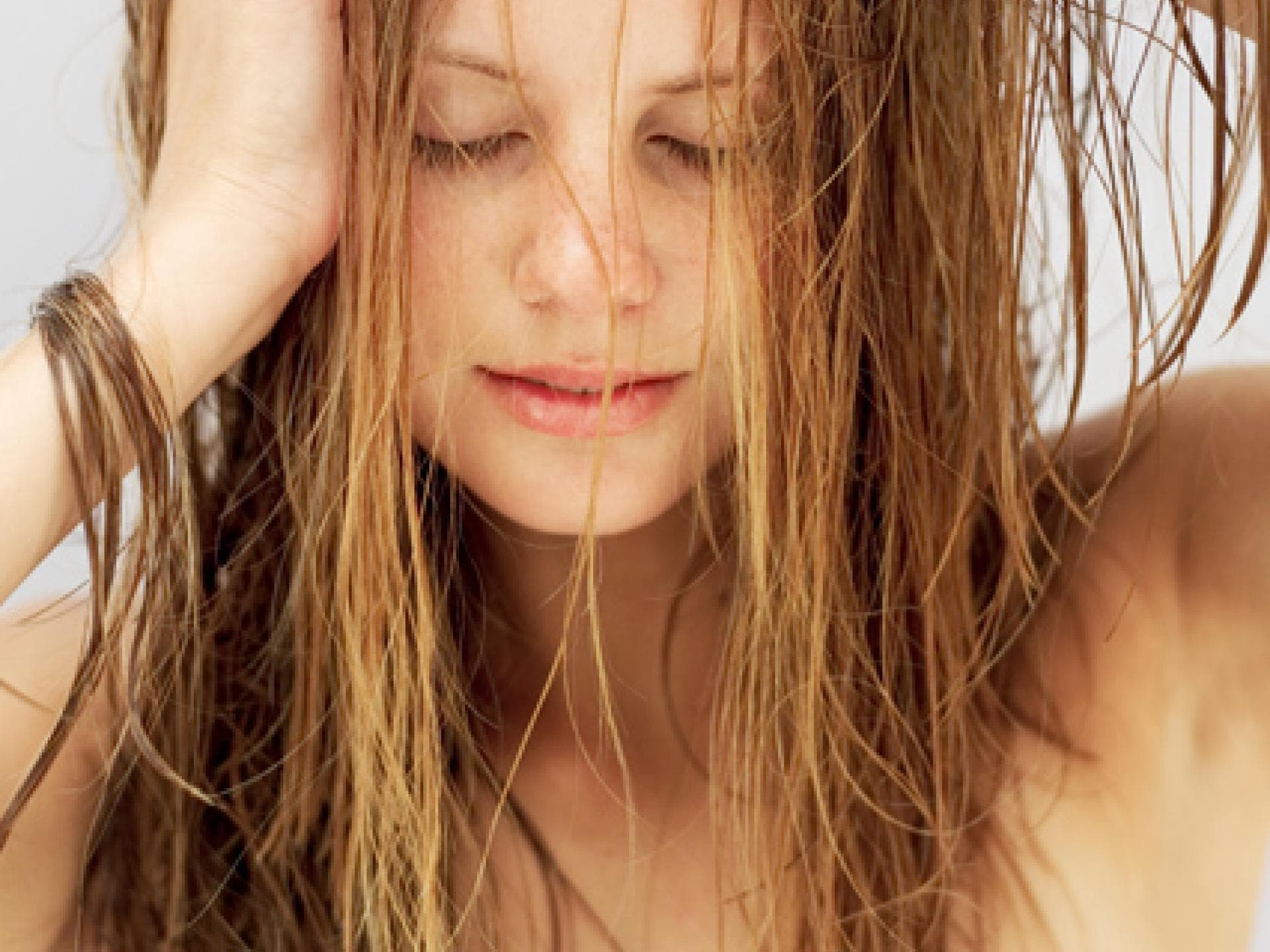 Haare an der Luft trocknen statt föhnen