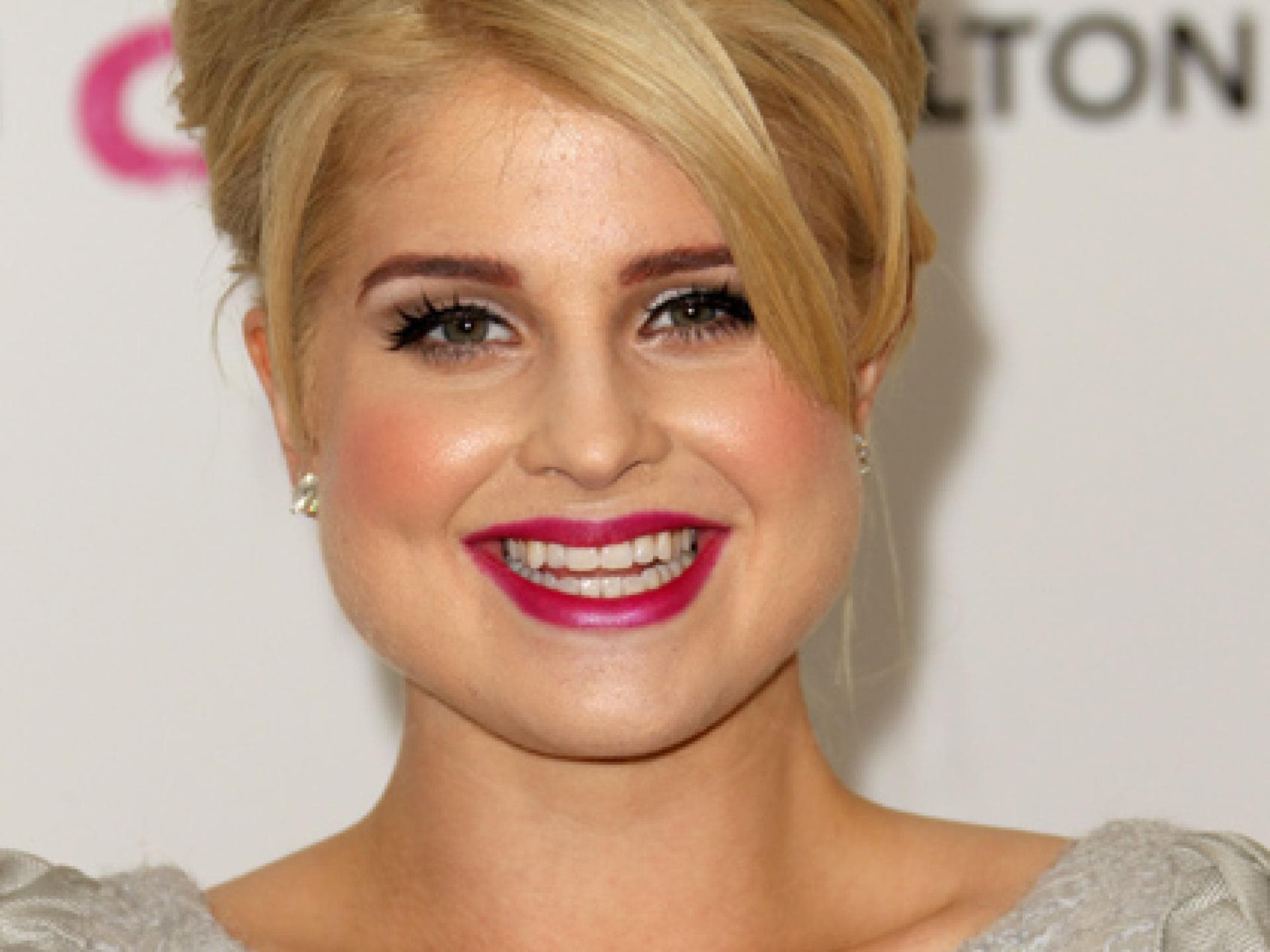 Kelly Osbourne mit seitlichem Pony