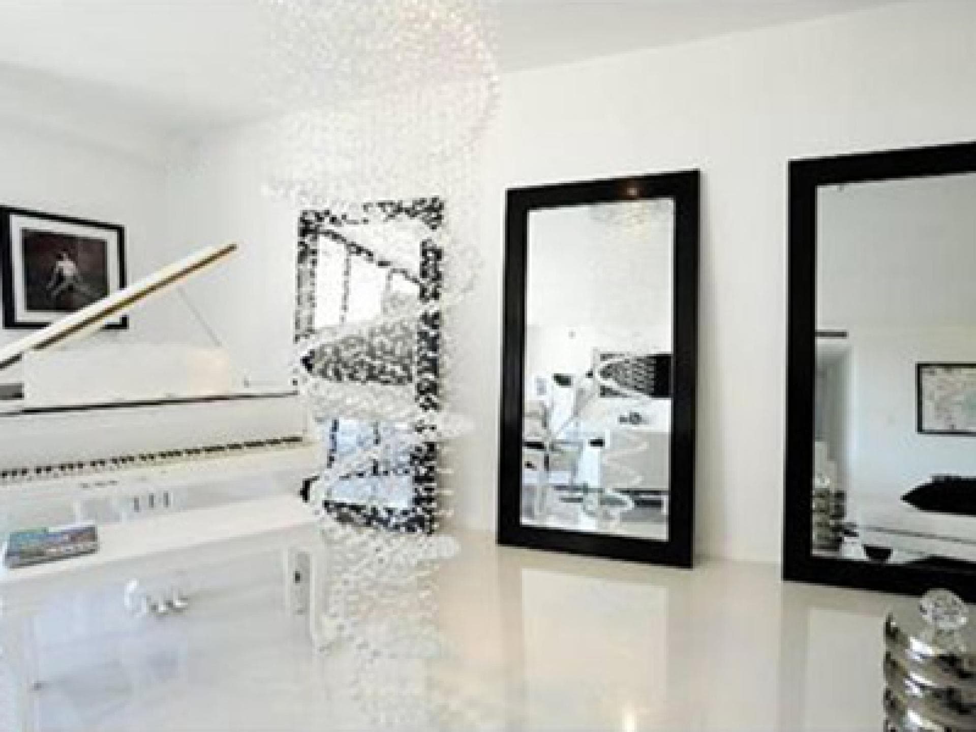 Weißer Flügel für Justin