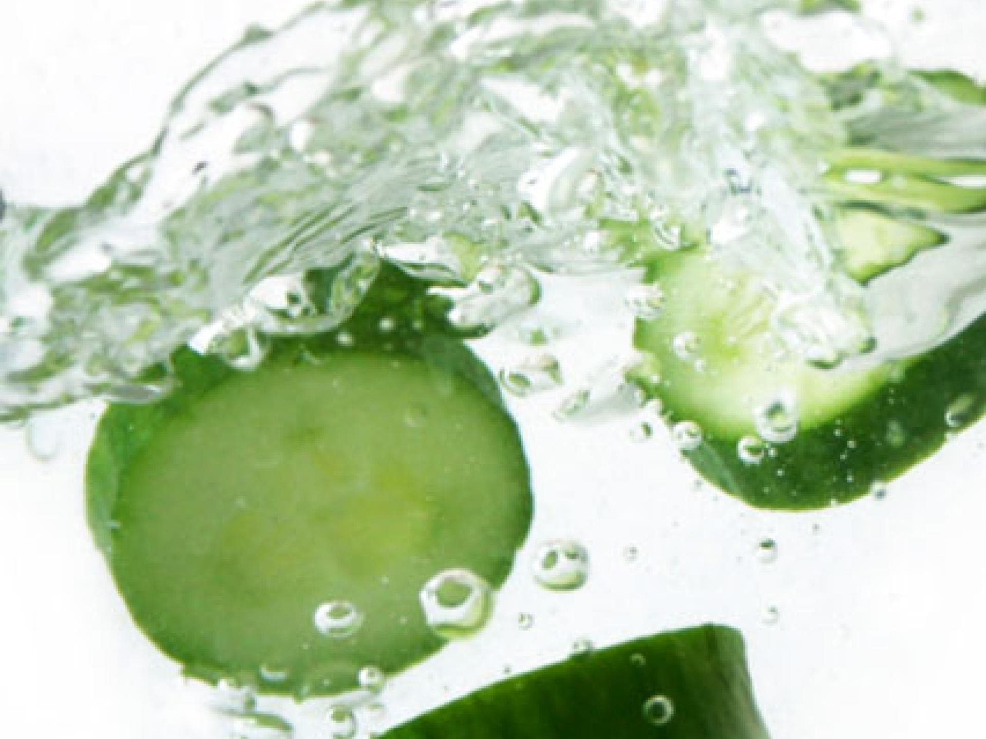 Entwässernde Lebensmittel essen