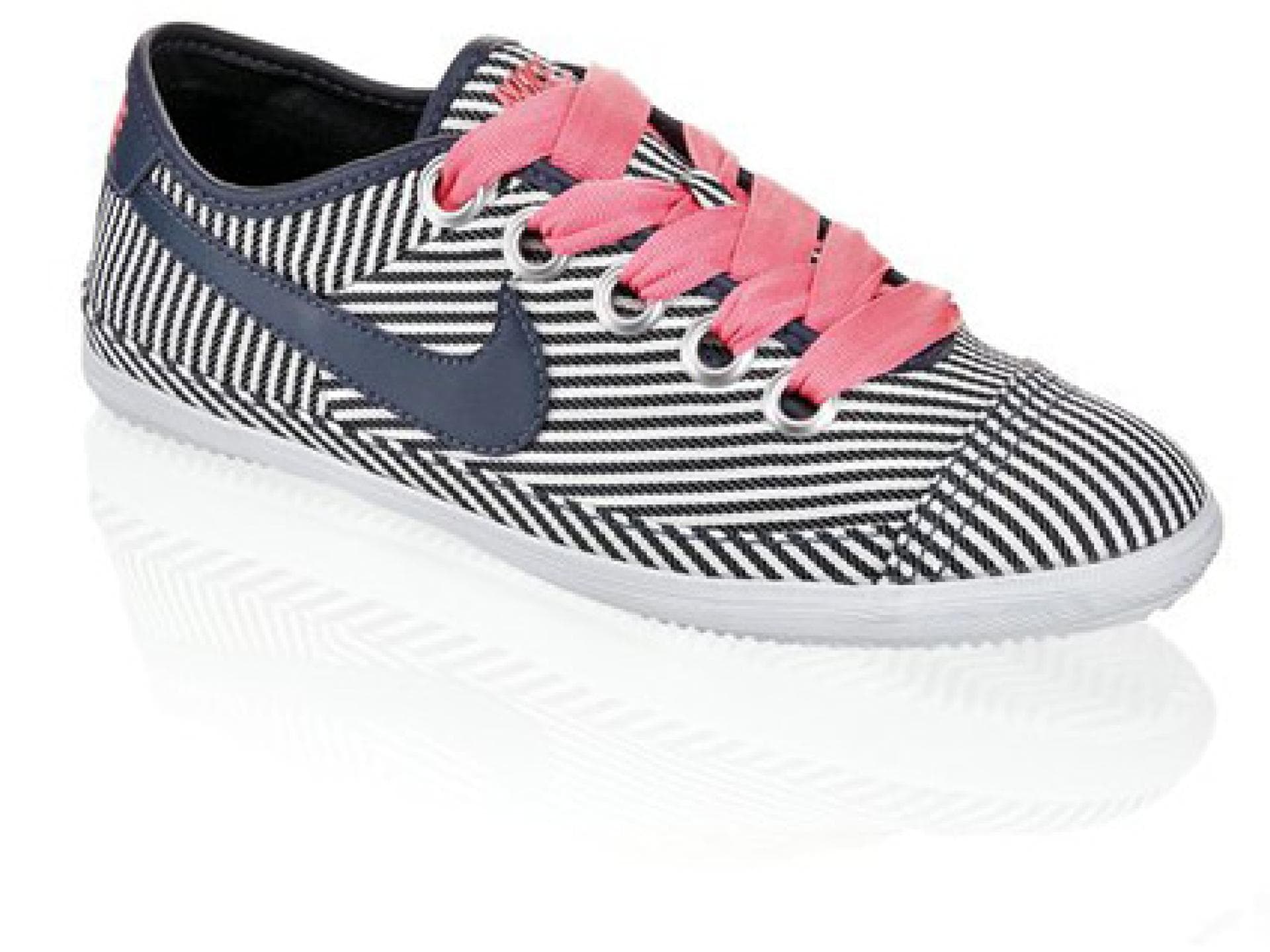 Mädchenhafter Sneaker von Nike Mädchenhafter Sneaker von Nike