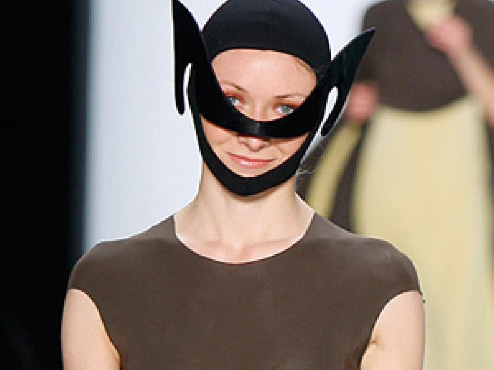 Verrückter Kopfschmuck bei Sandra Straukaite Verrückter Kopfschmuck bei Sandra Straukaite