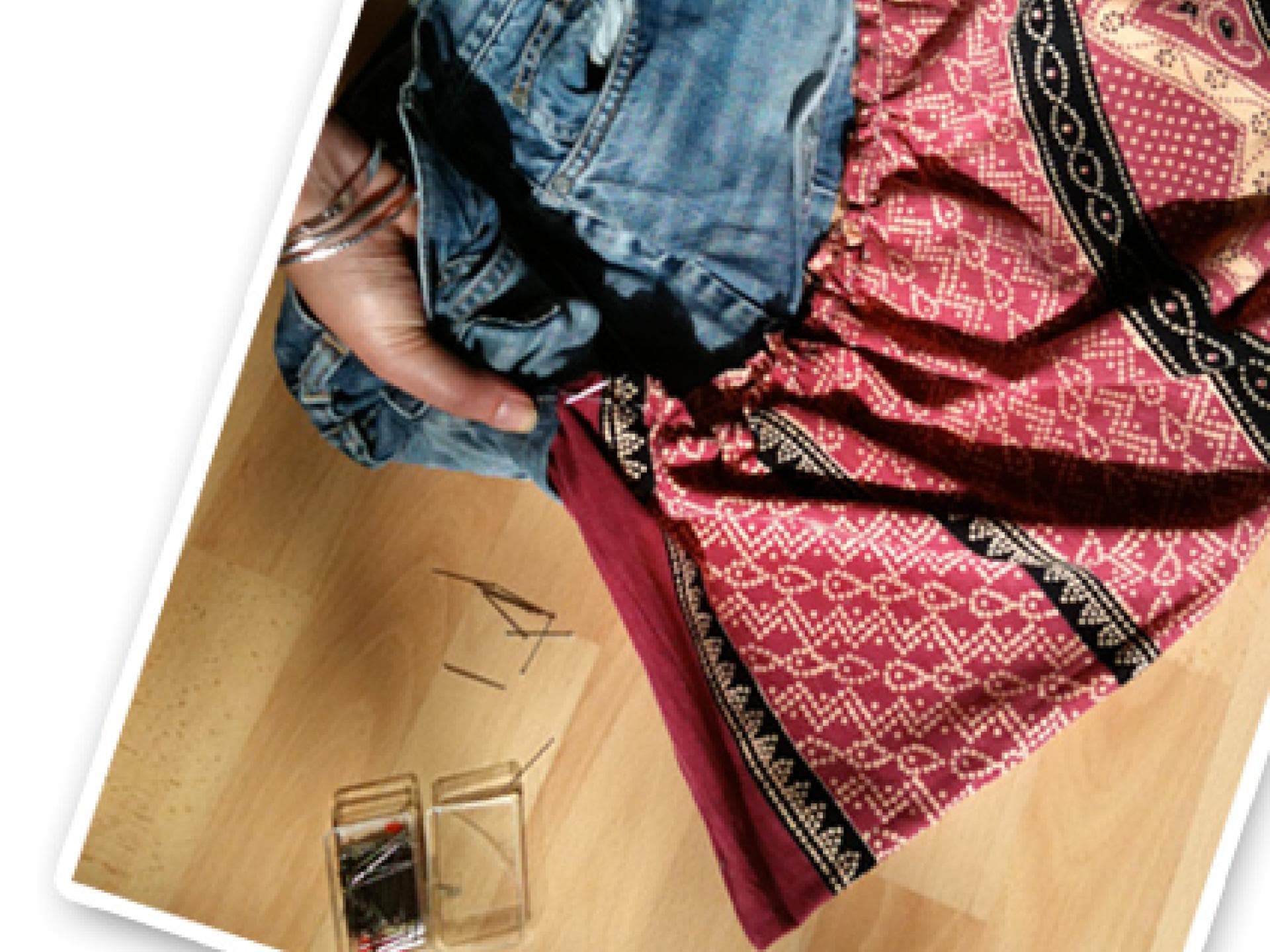 Jeanstasche: Hose & Stoff ineinander schieben