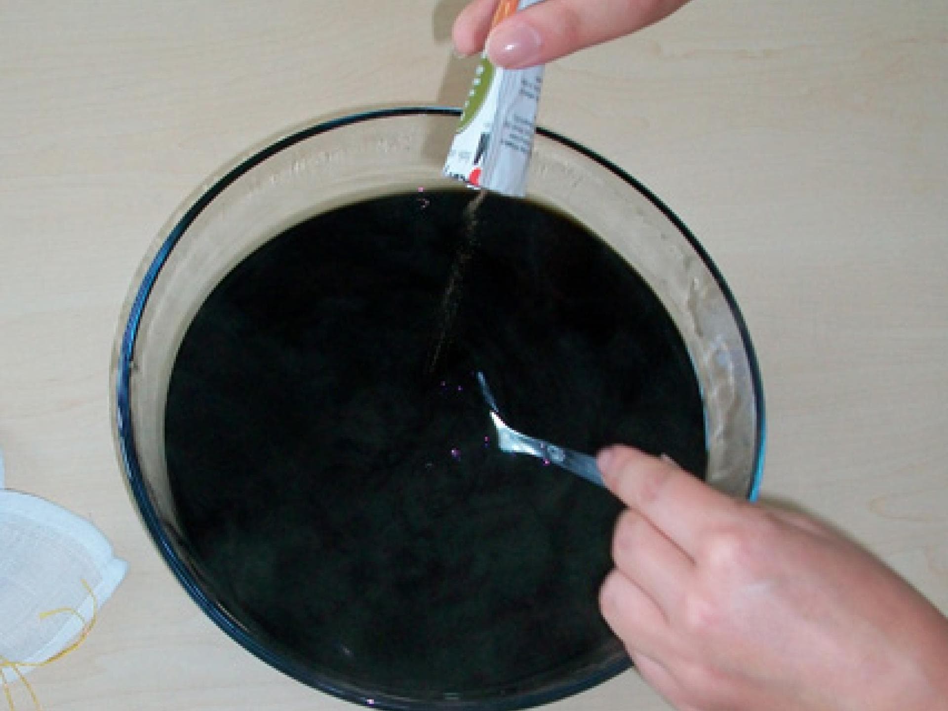 Batikschal: Farbe vorbereiten