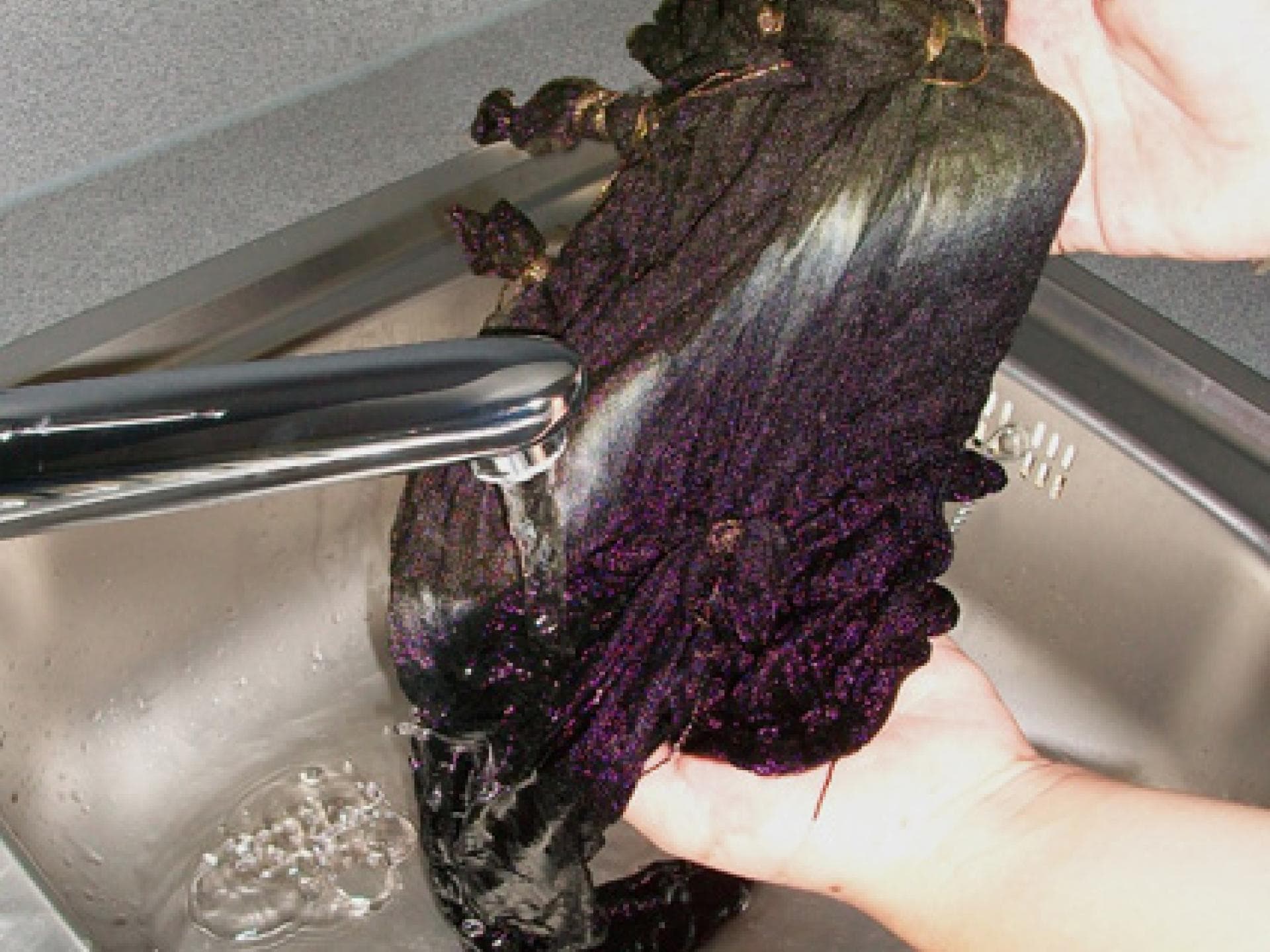 Batikschal: Tuch auswaschen