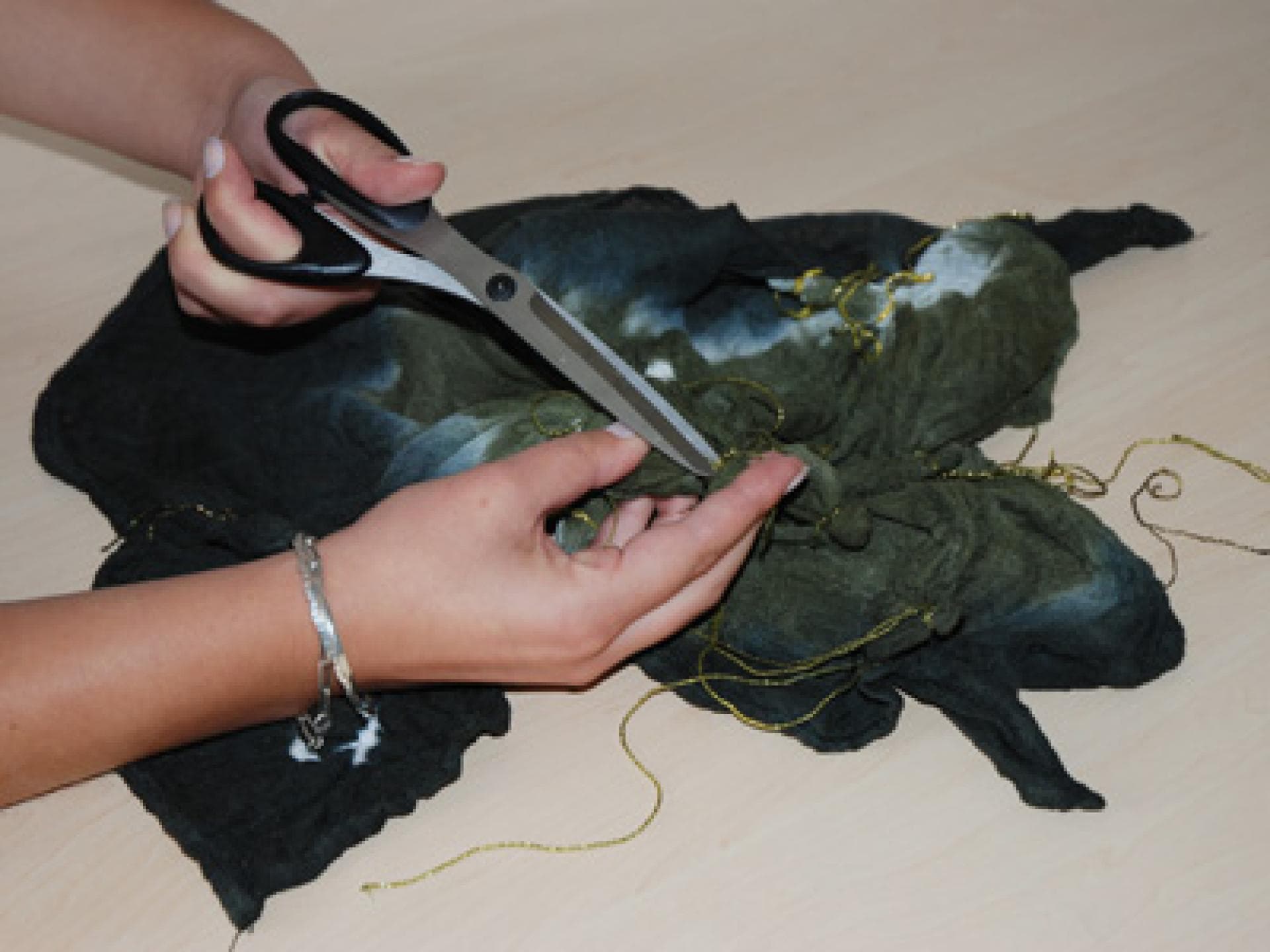 Batikschal: Tuch trocknen lassen