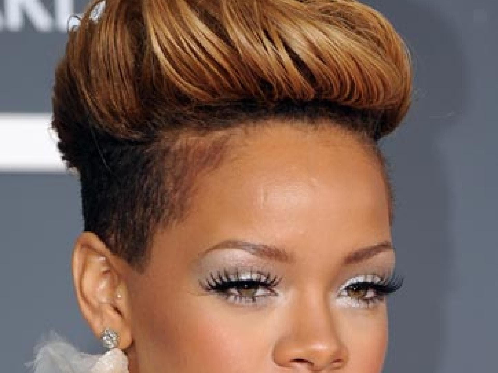 Rihanna-Frisur: Undercut & Space-Look Rihanna-Frisur: Undercut & Space-Look