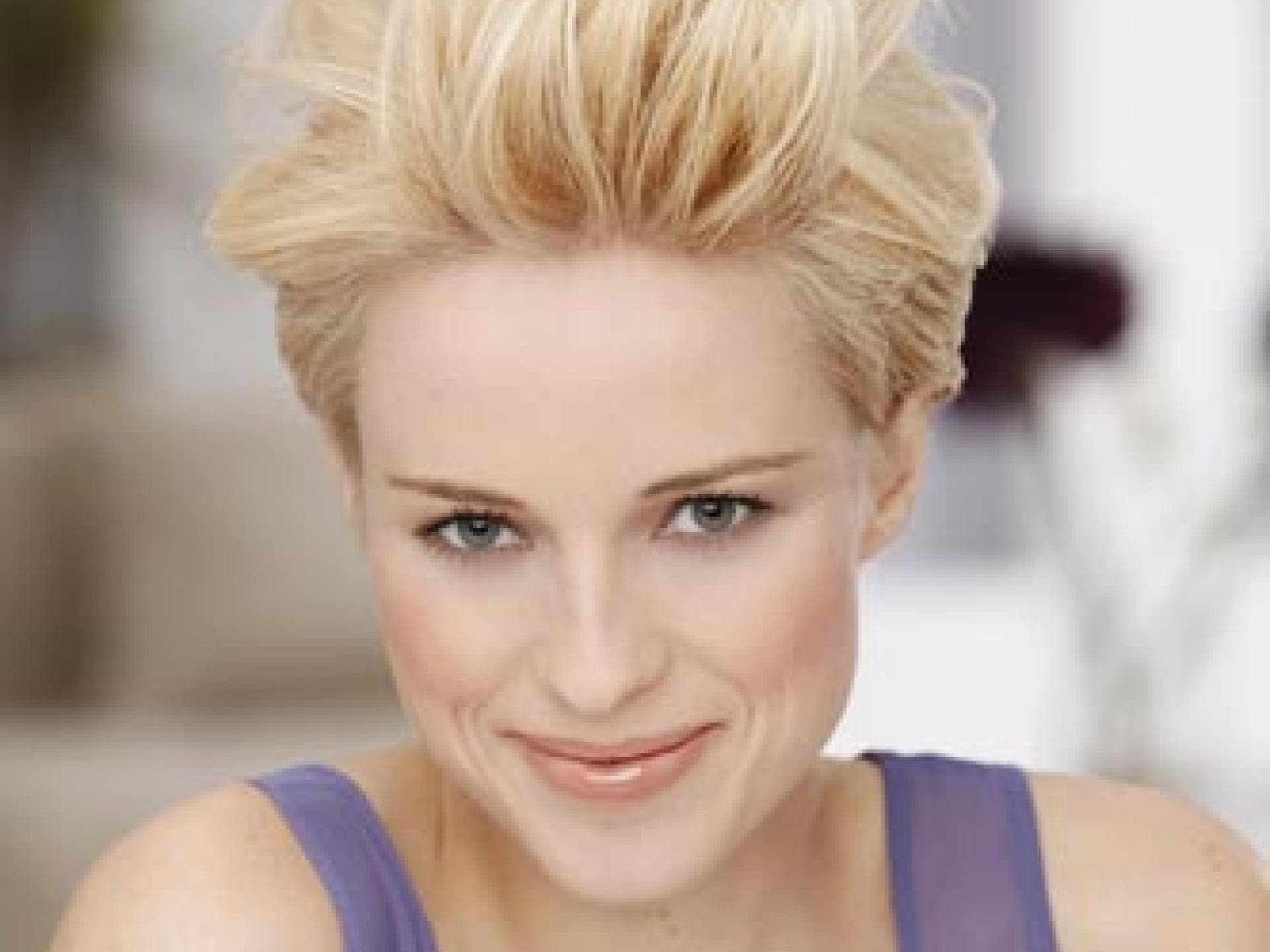 Kurzhaarschnitt mit toupierter Vorderpartie Kurzhaarschnitt mit toupierter Vorderpartie