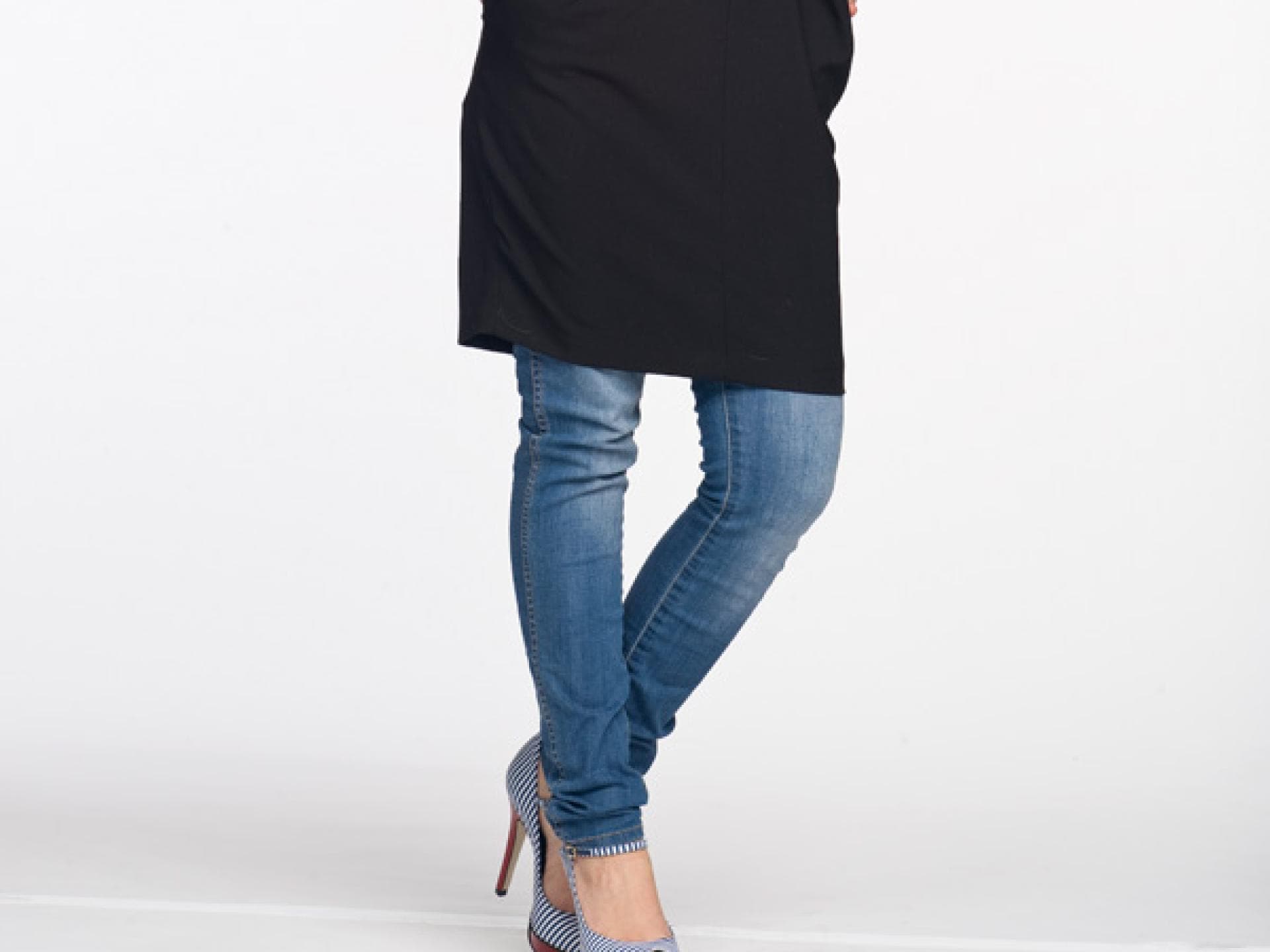 Schwarzes Kleid mit Jeanslook Schwarzes Kleid mit Jeanslook