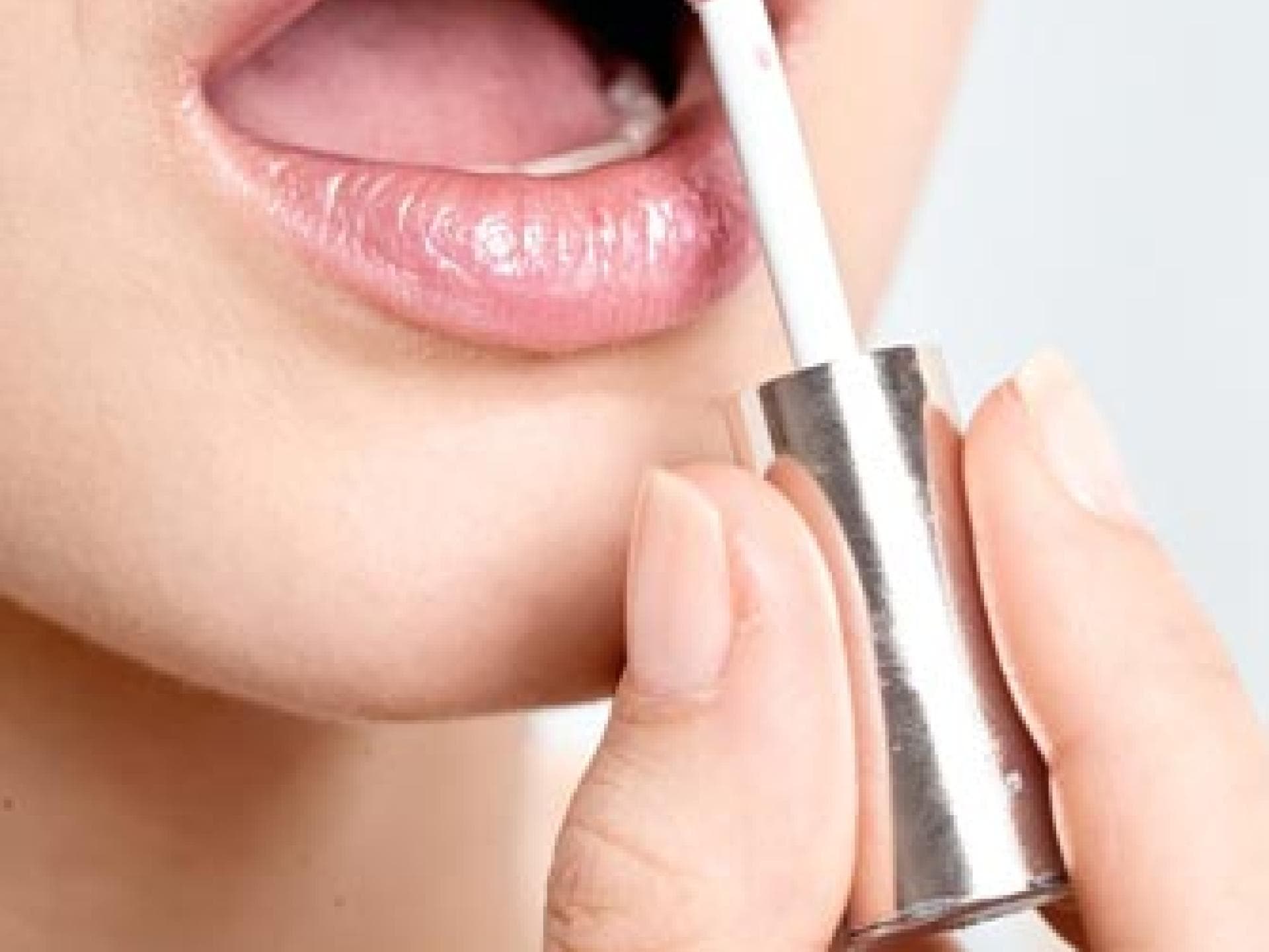 Metallic-rosa Gloss für die Lippen