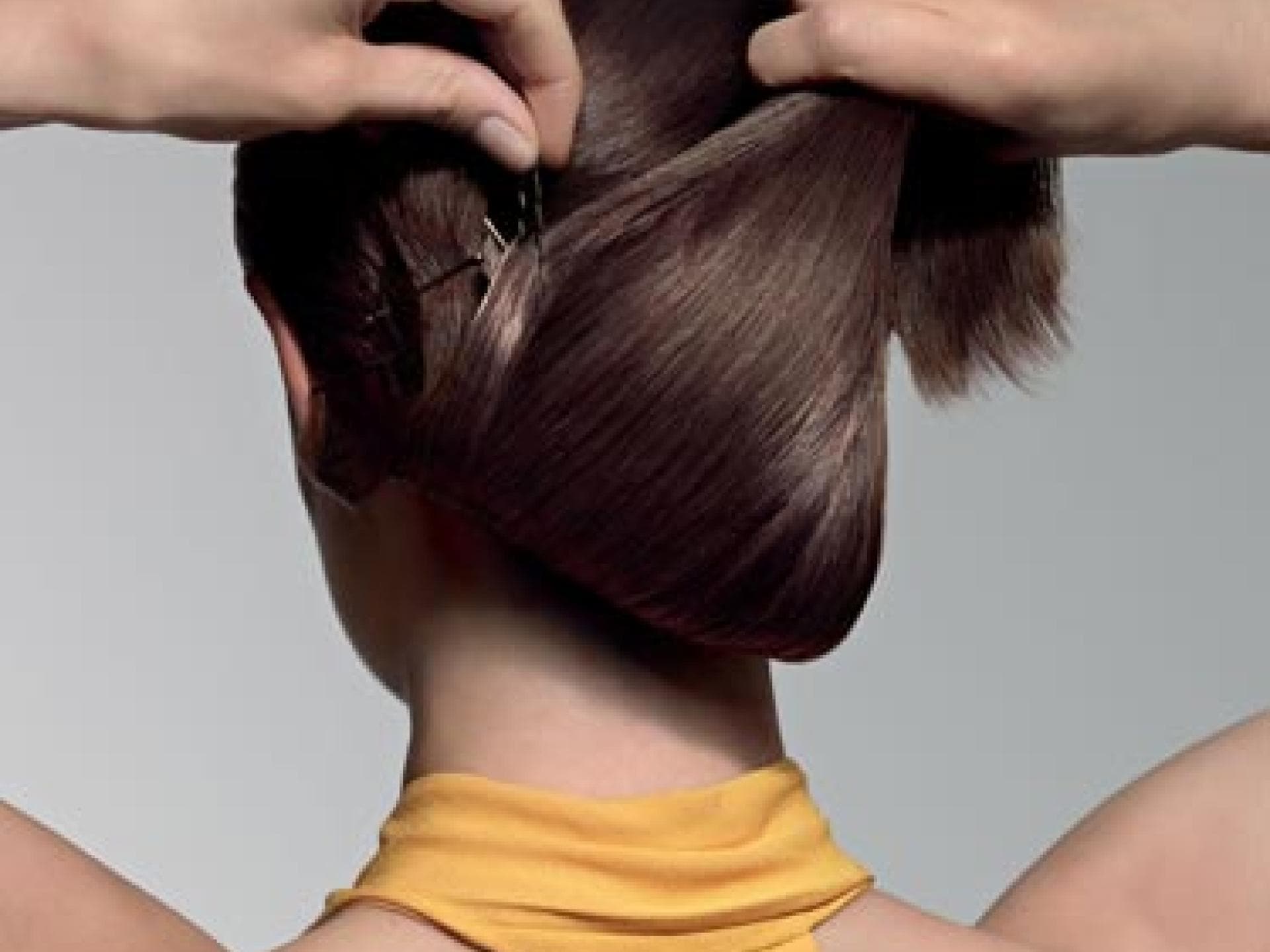 Step 3: Zu einer Rolle formen und feststecken