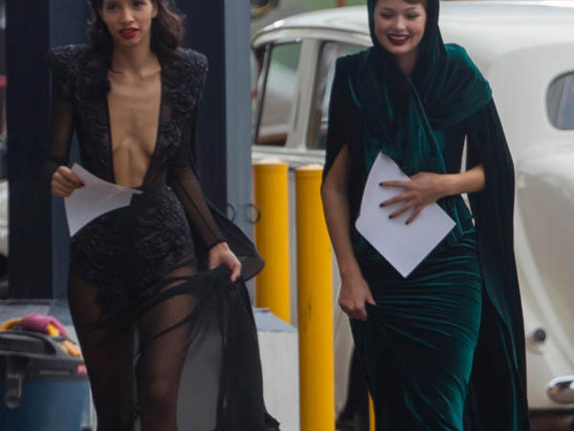 Zwei GNTM-Kandidatinnen am Set