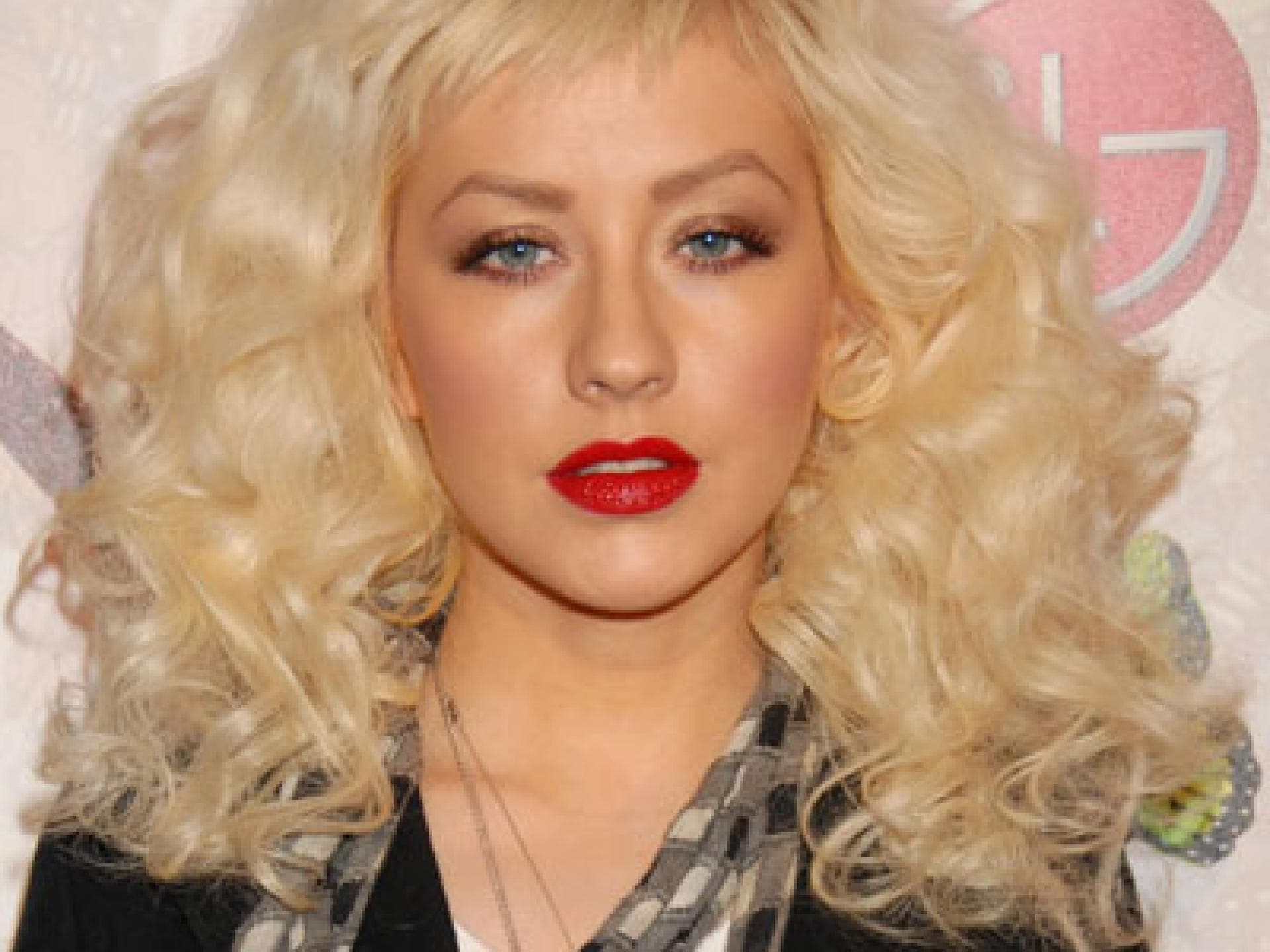 Christina Aguilera mit toupierten Locken Christina Aguilera mit toupierten Locken