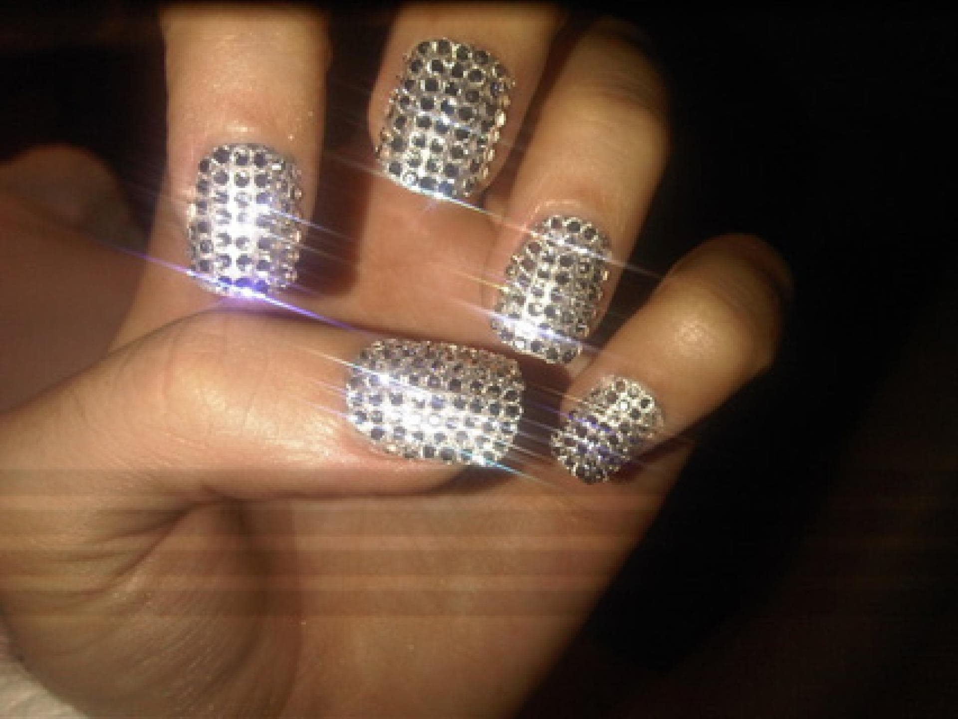 Twitpic Katy Perry mit Glitzernägeln