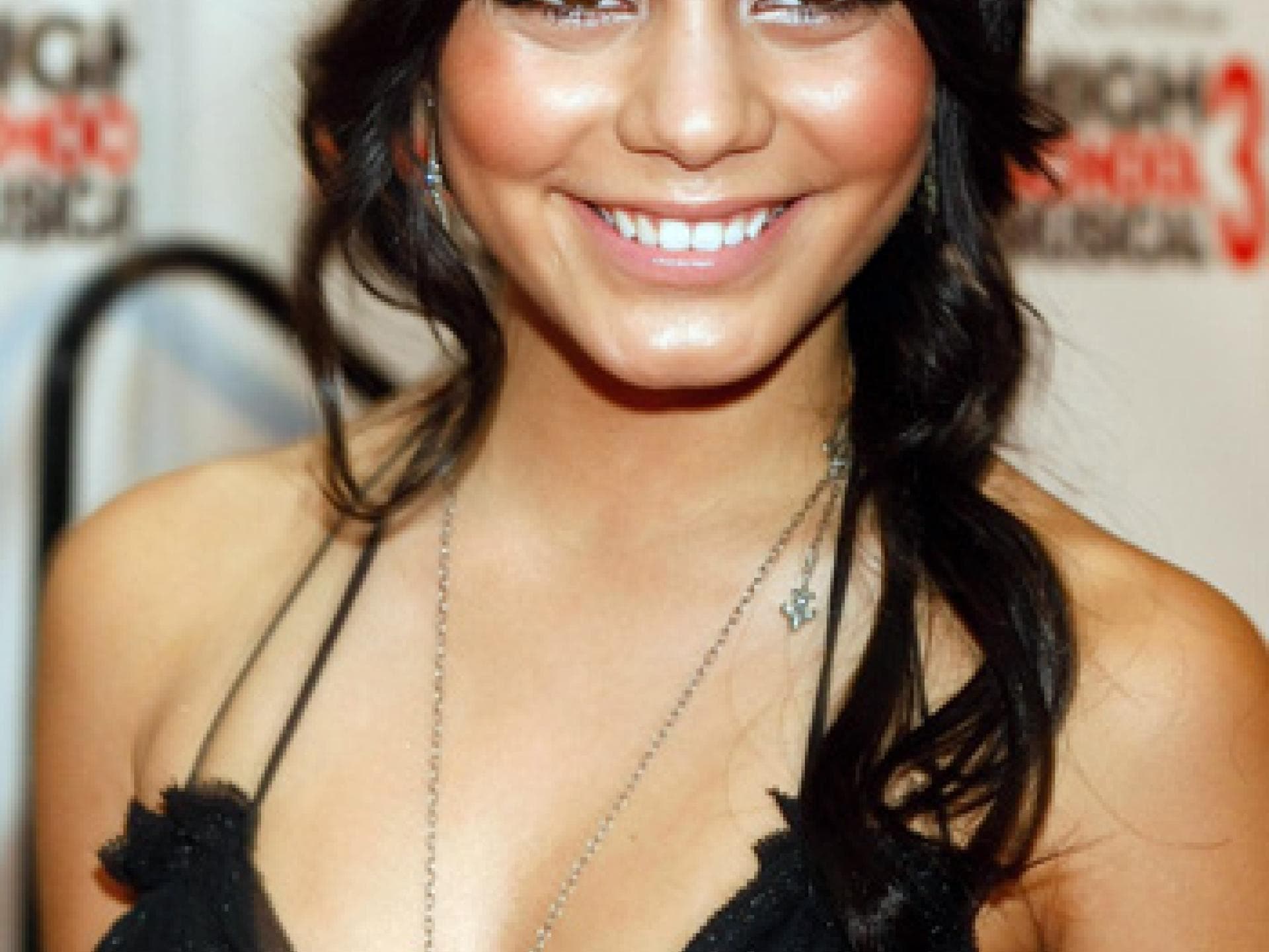 Vanessa Hudgens zeigt viel Haut