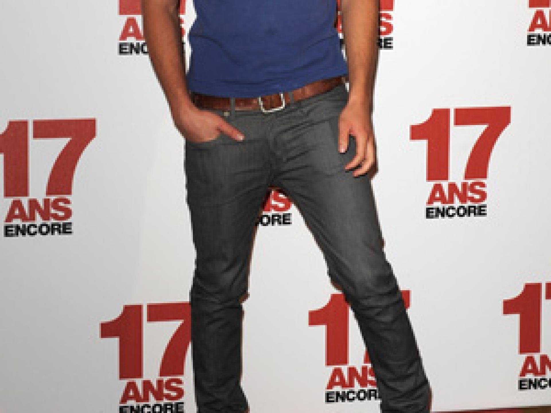 Zac Efron hot bei der Filmpremiere von 17 Again