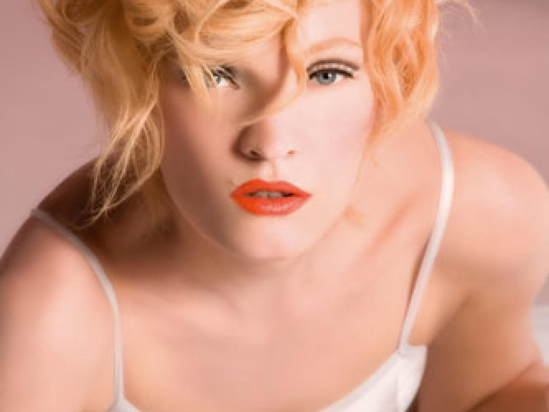 Hairstyle gestuft und asymmetrisch Hairstyle gestuft und asymmetrisch