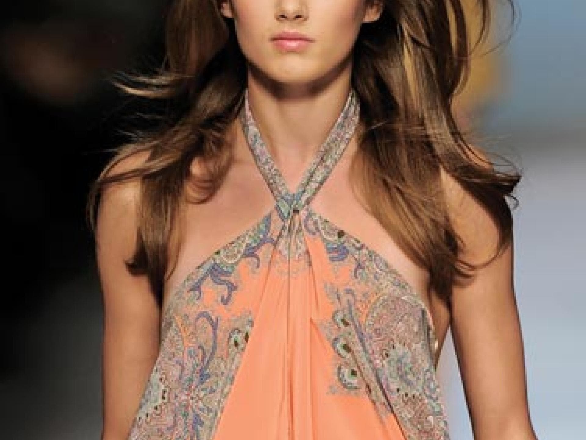 Natürliches Hairstyling Natürliches Hairstyling