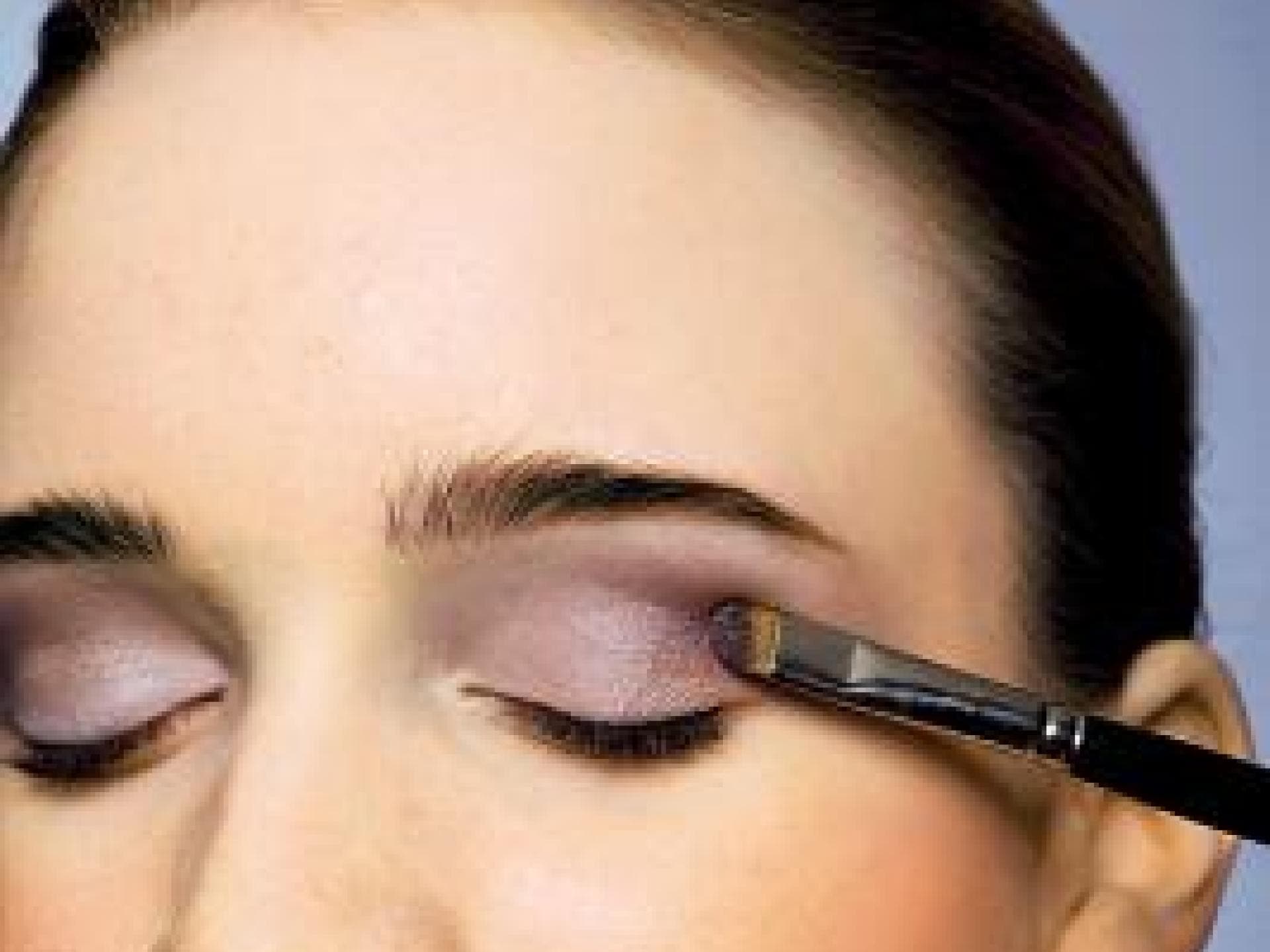 Lidschatten in der Lidfalte auftragen