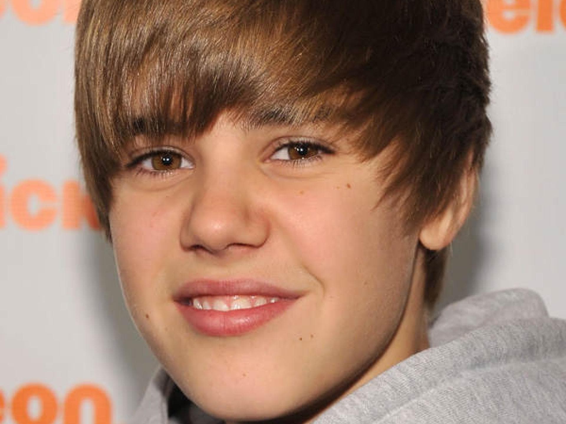 Justin Bieber mit Helm-Frisur - März 2011