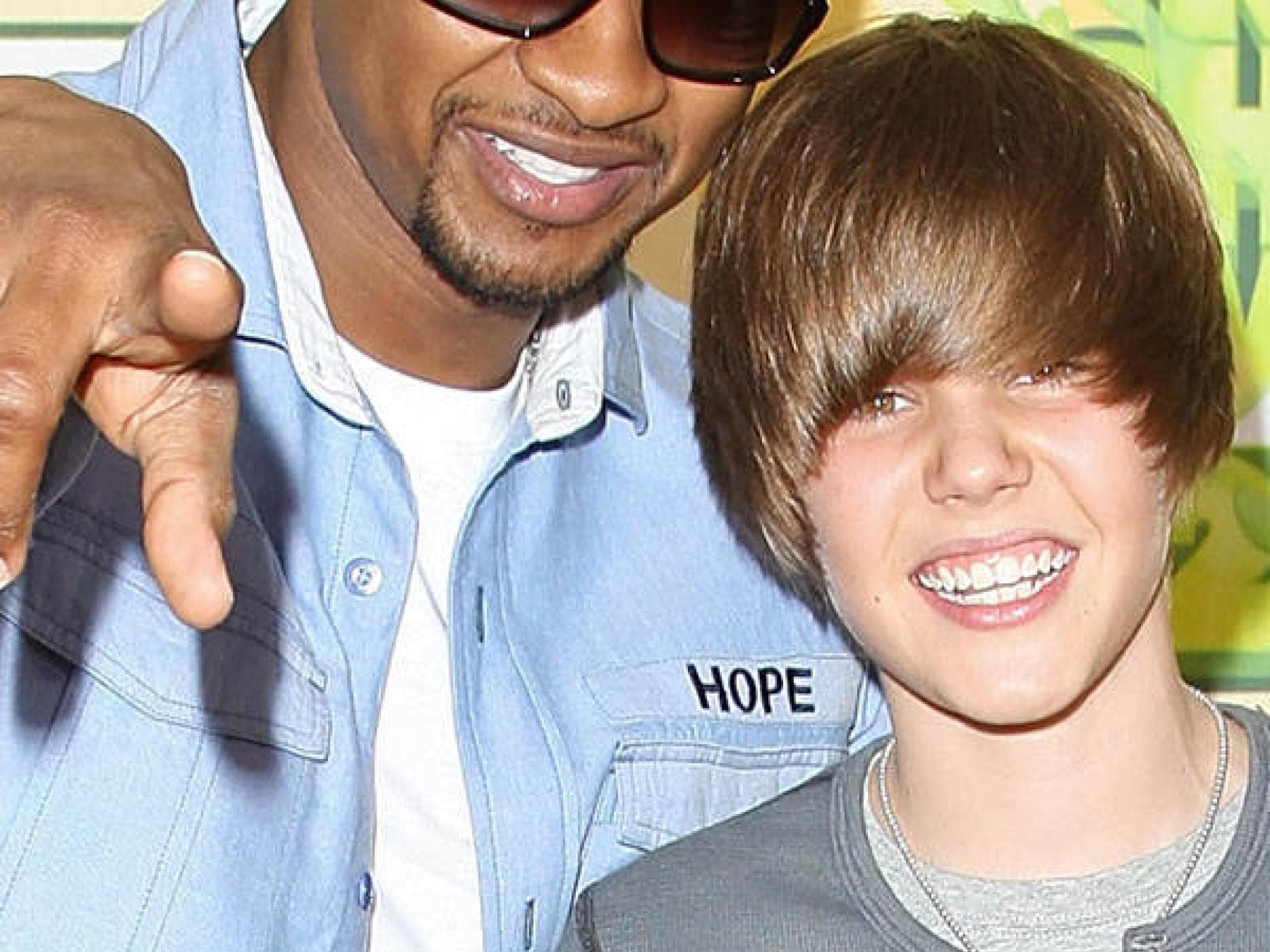 Justin Bieber mit 70ies-Frisur - März 2009