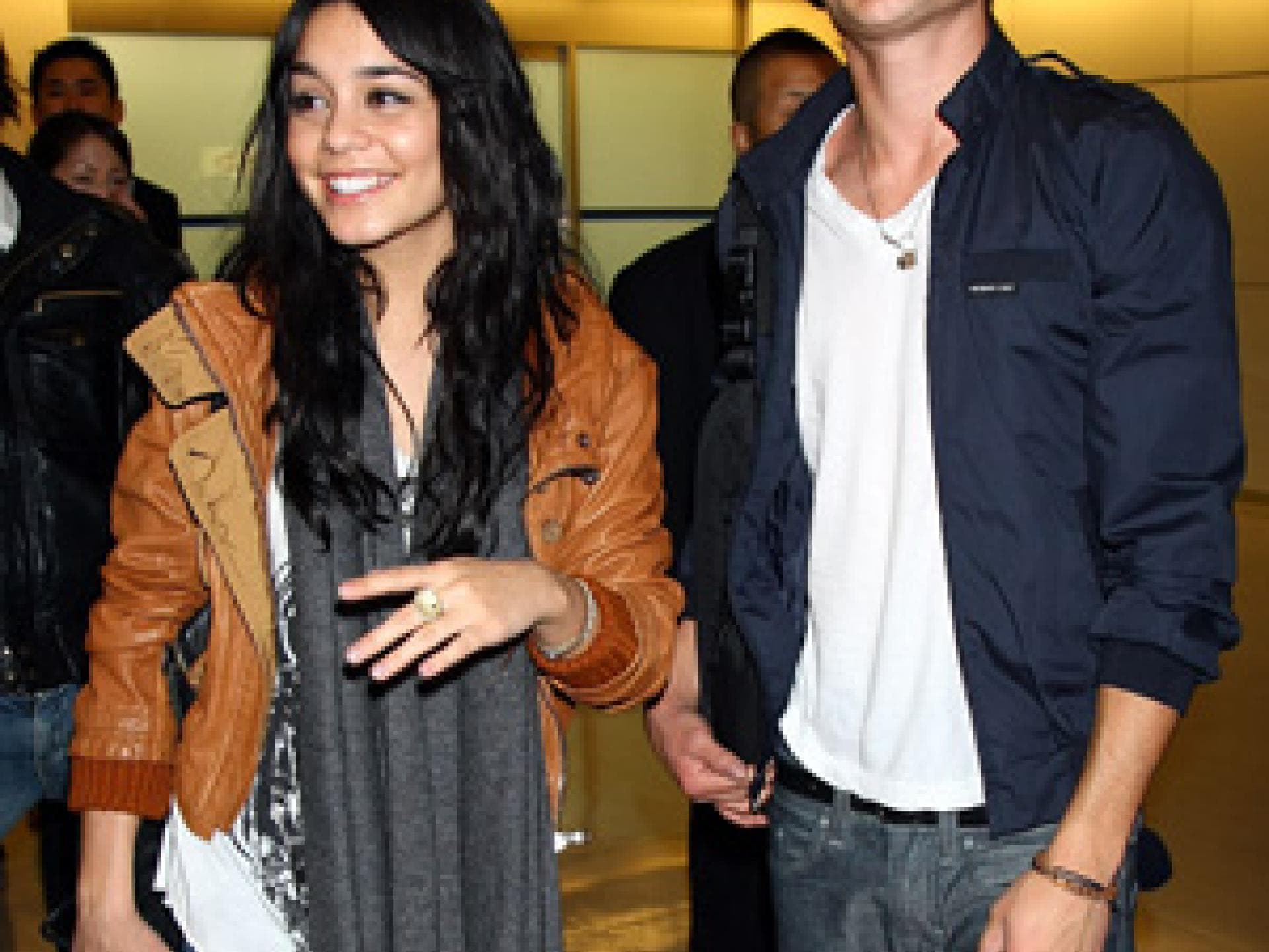 Zac und Vanessa in lässigen Outfits Zac und Vanessa in lässigen Outfits
