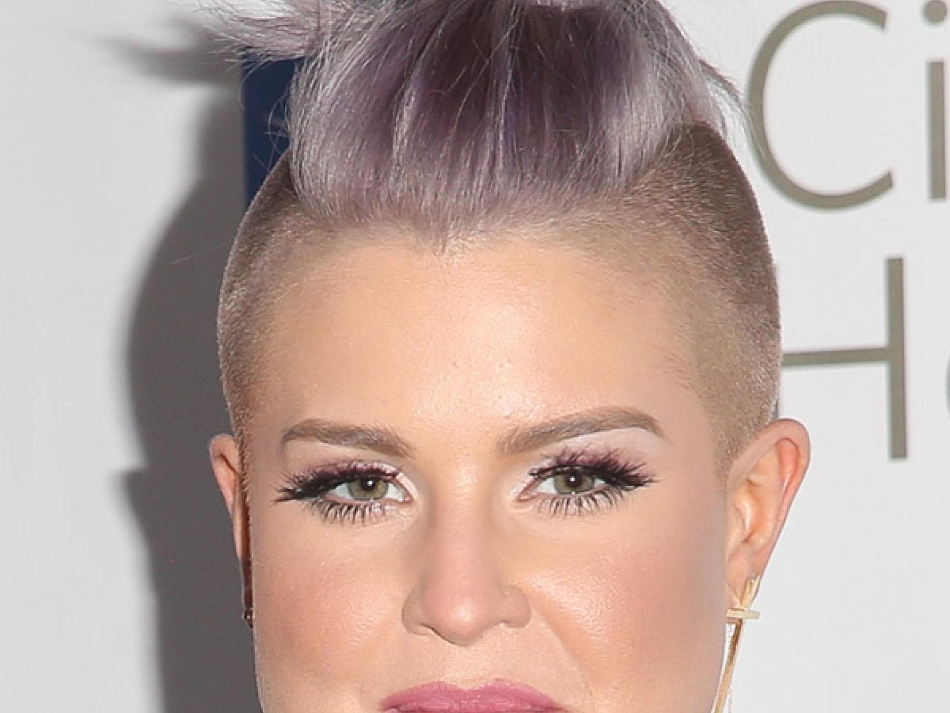 Kelly Osbourne: Undercut & Top Knot