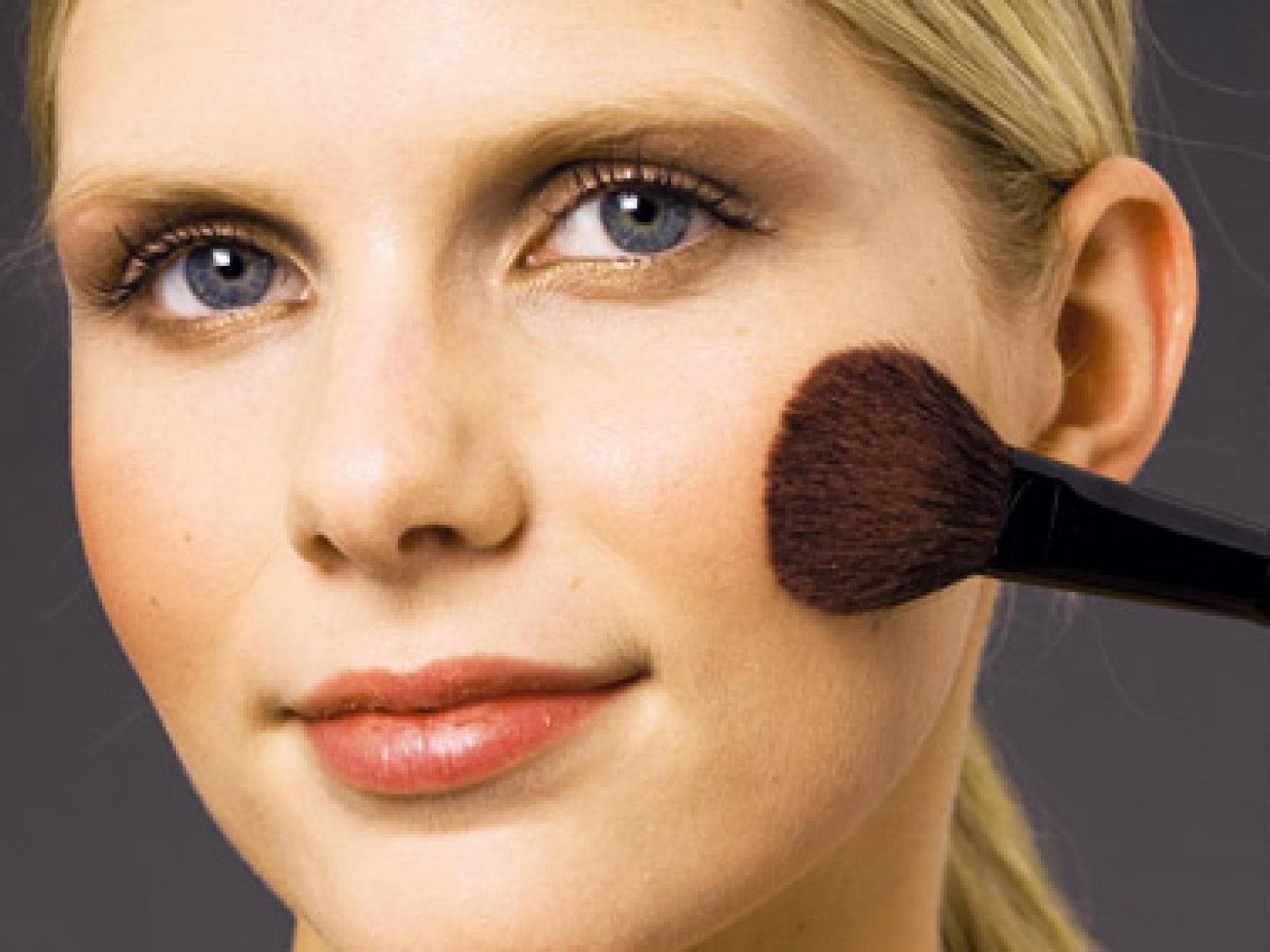 3. Braunes Rouge für Apfelbäckchen