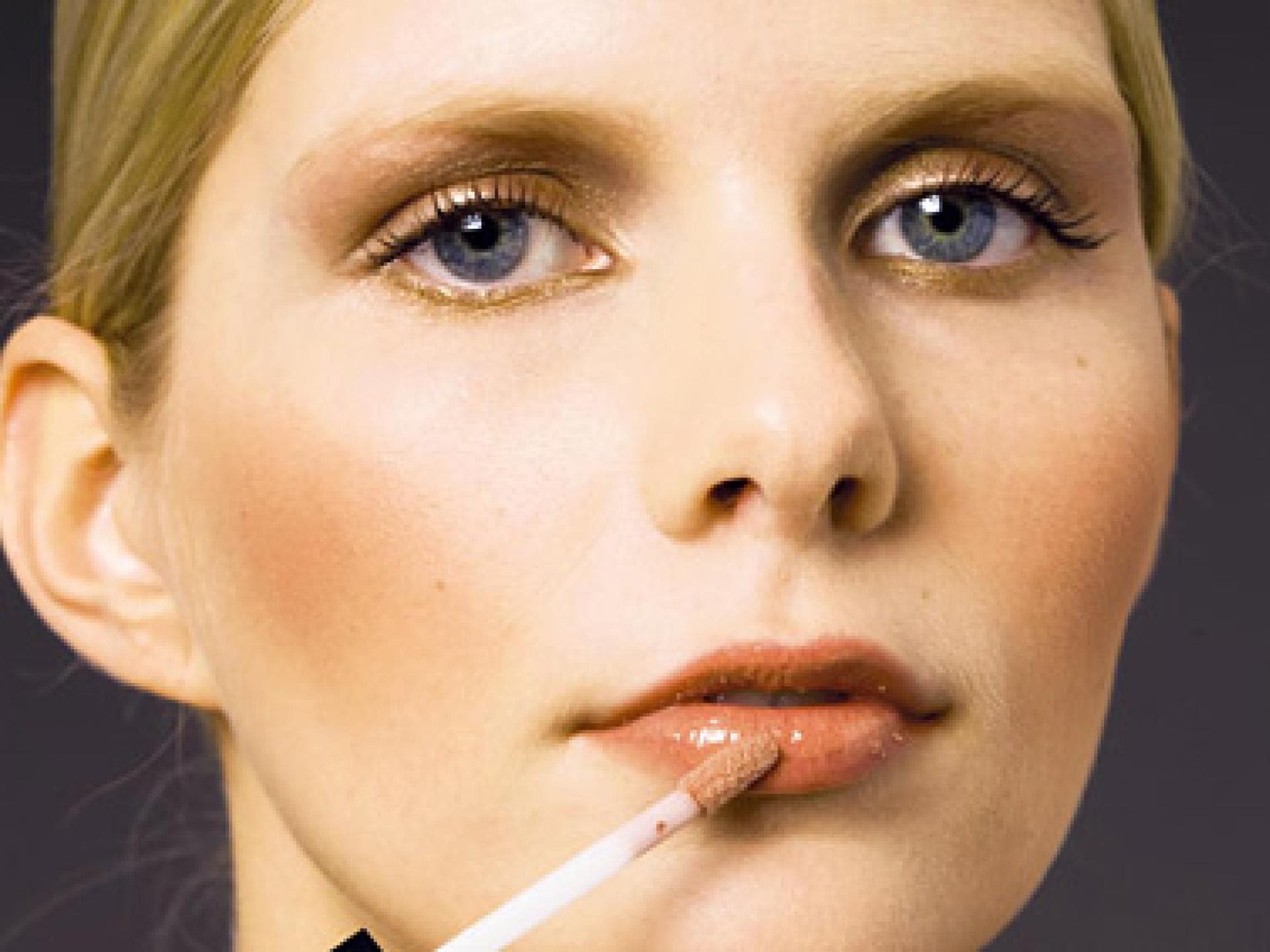 4. Zartbraunes Nude-Gloss