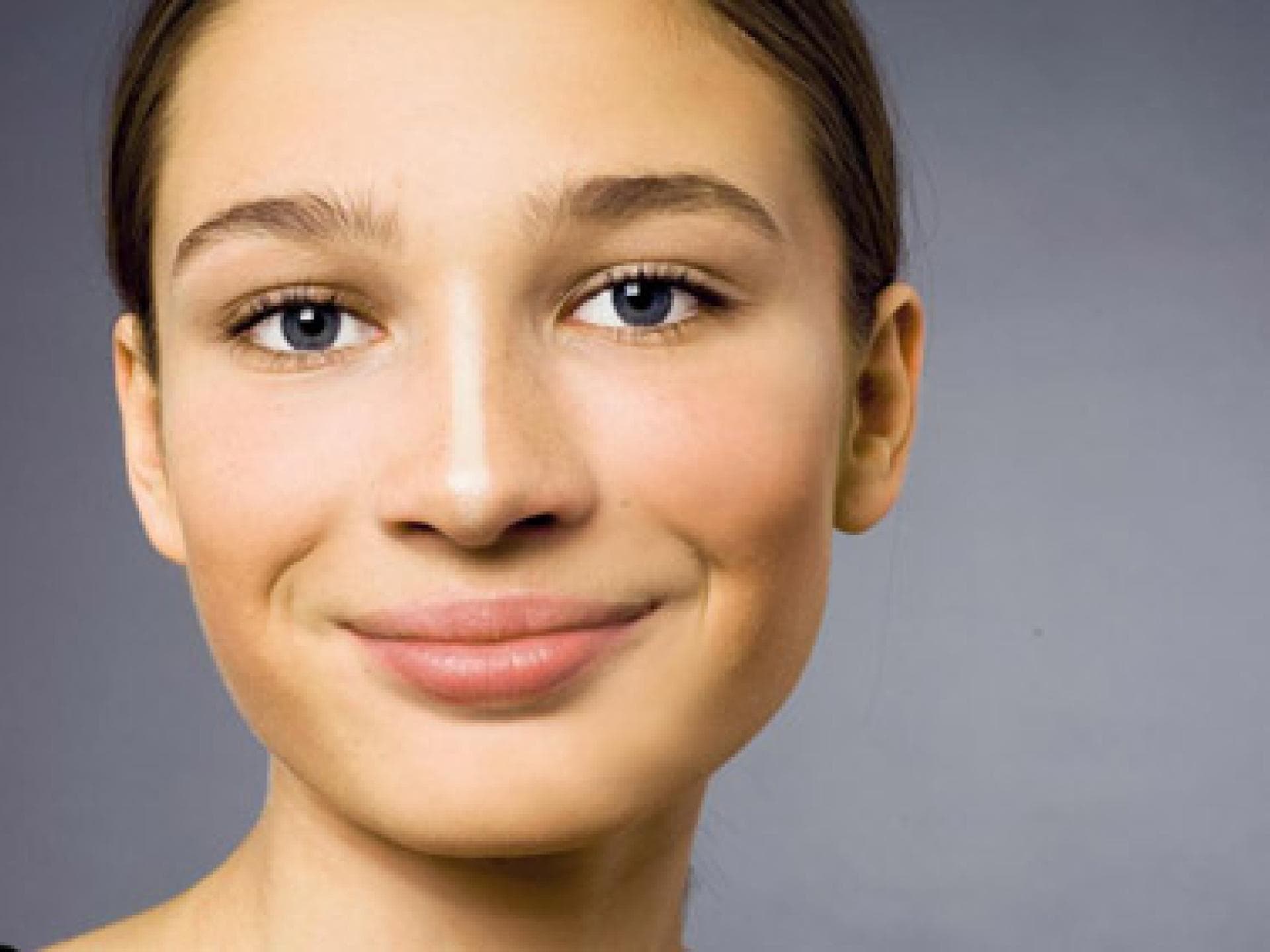 Gesicht mit Schminke schmälern