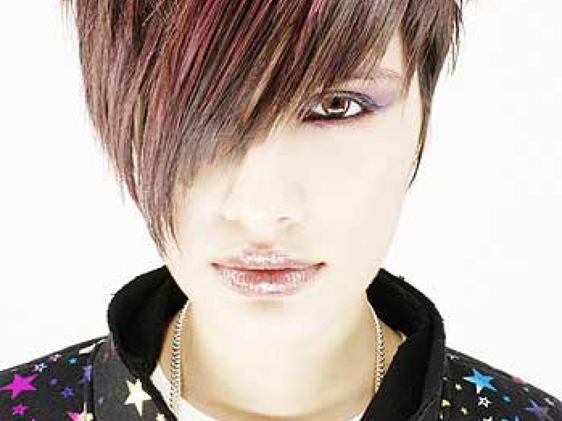 Kurzhaarschnitt im Emo-Look